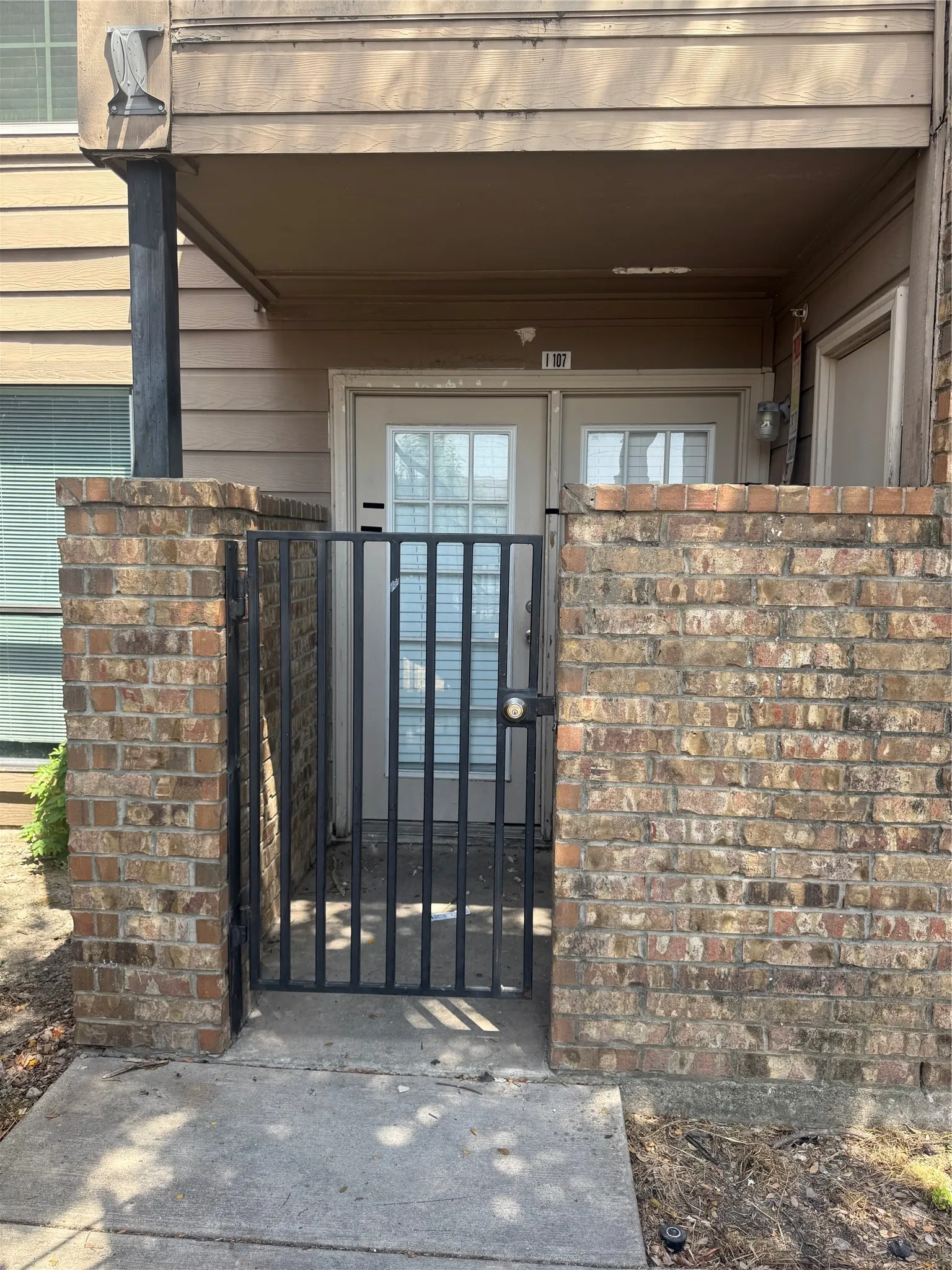 Condominium For Sale in Dallas County , 9817 Walnut Street 107, Dallas, Texas 75243, 2 Bedroom, 1 Bathroom, Garage spaces, 794 Sqft, built in 2007, mls#21373299, Real Estate Agent in Dallas, Homes For Sale in Dallas county, Homes For Sale in Dallas, Realtor in Dallas Texas, Real Estate Brokerage Independent Realty Texas, Luminita Cordes Realtor
