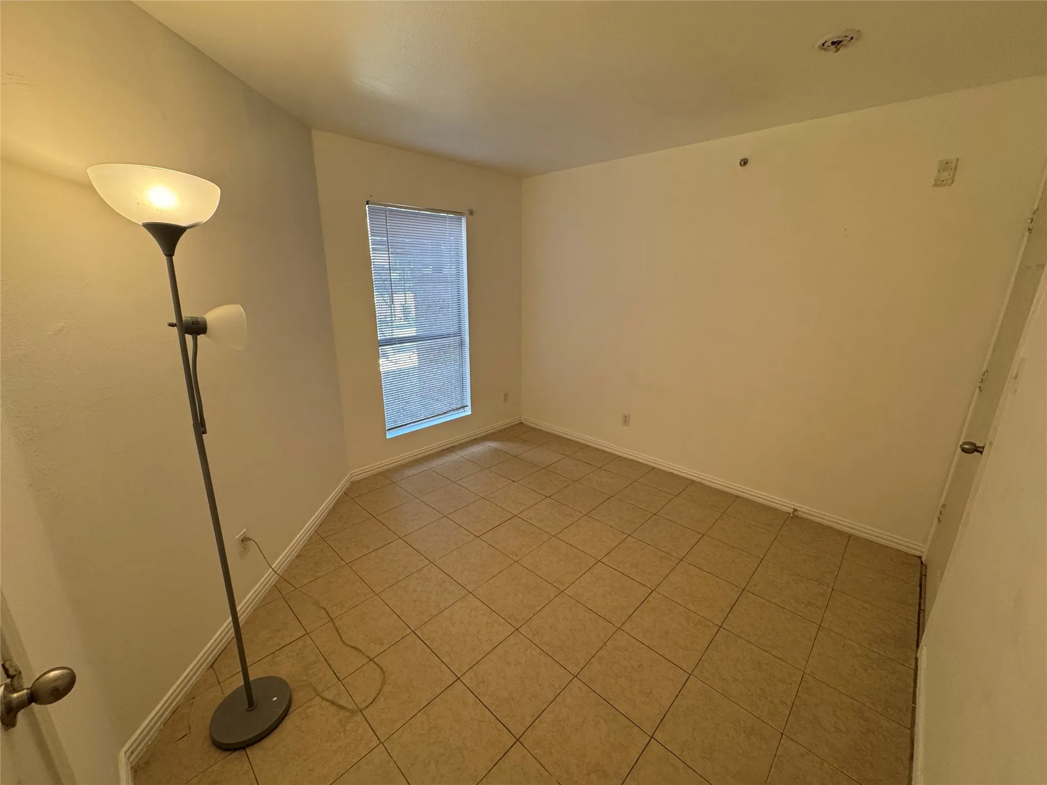 Condominium For Sale in Dallas County , 9817 Walnut Street 107, Dallas, Texas 75243, 2 Bedroom, 1 Bathroom, Garage spaces, 794 Sqft, built in 2007, mls#21373299, Real Estate Agent in Dallas, Homes For Sale in Dallas county, Homes For Sale in Dallas, Realtor in Dallas Texas, Real Estate Brokerage Independent Realty Texas, Luminita Cordes Realtor