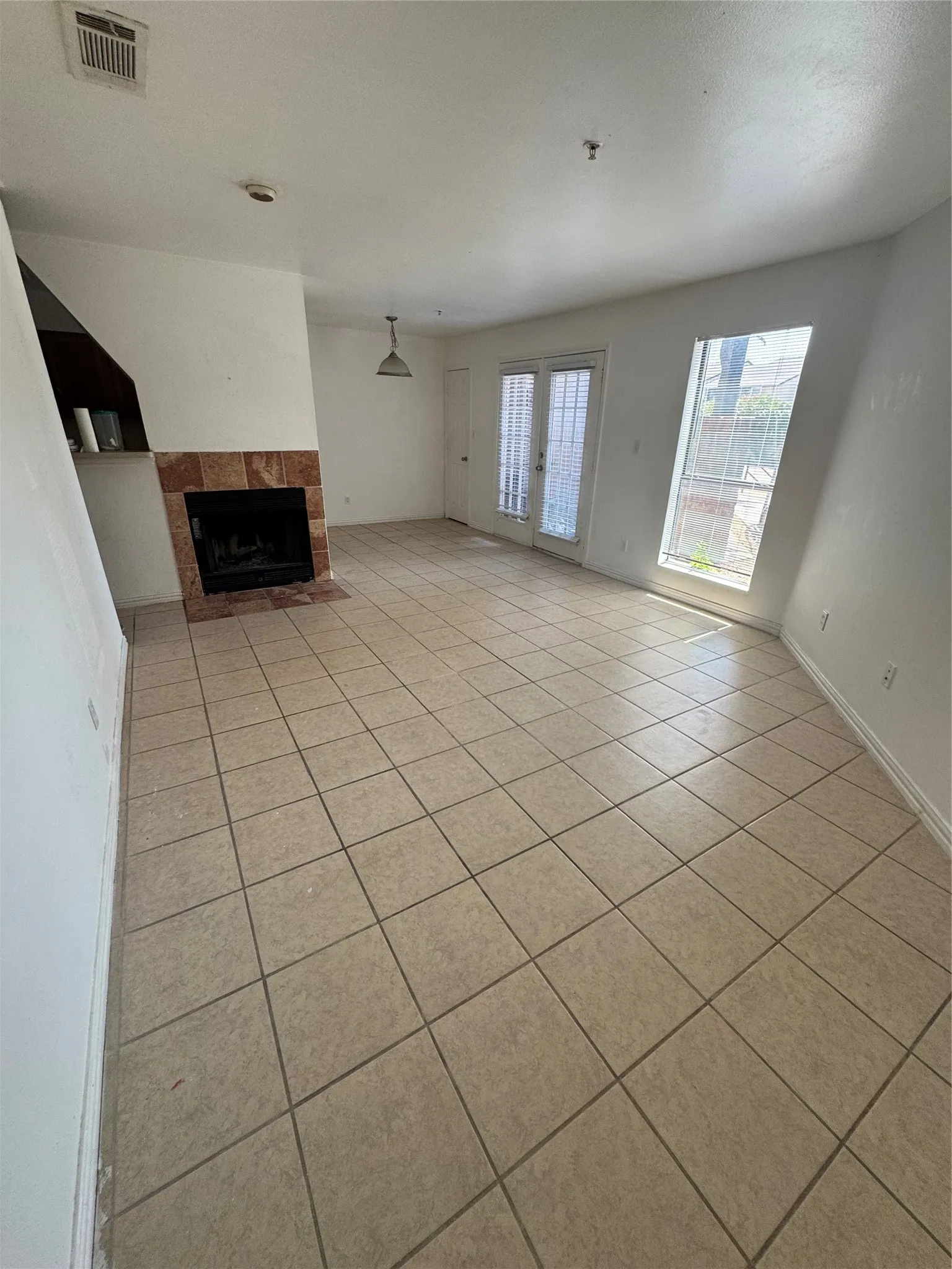 Condominium For Sale in Dallas County , 9817 Walnut Street 107, Dallas, Texas 75243, 2 Bedroom, 1 Bathroom, Garage spaces, 794 Sqft, built in 2007, mls#21373299, Real Estate Agent in Dallas, Homes For Sale in Dallas county, Homes For Sale in Dallas, Realtor in Dallas Texas, Real Estate Brokerage Independent Realty Texas, Luminita Cordes Realtor