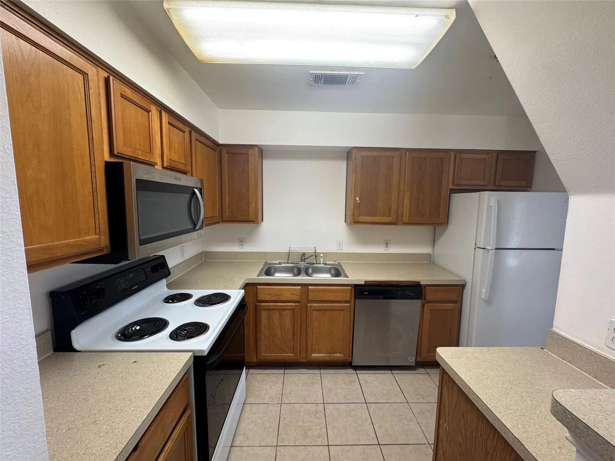 Condominium For Sale in Dallas County , 9817 Walnut Street 107, Dallas, Texas 75243, 2 Bedroom, 1 Bathroom, Garage spaces, 794 Sqft, built in 2007, mls#21373299, Real Estate Agent in Dallas, Homes For Sale in Dallas county, Homes For Sale in Dallas, Realtor in Dallas Texas, Real Estate Brokerage Independent Realty Texas, Luminita Cordes Realtor