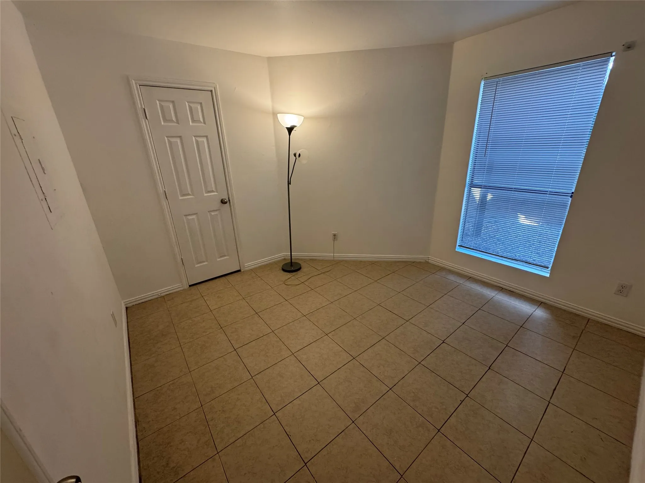 Condominium For Sale in Dallas County , 9817 Walnut Street 107, Dallas, Texas 75243, 2 Bedroom, 1 Bathroom, Garage spaces, 794 Sqft, built in 2007, mls#21373299, Real Estate Agent in Dallas, Homes For Sale in Dallas county, Homes For Sale in Dallas, Realtor in Dallas Texas, Real Estate Brokerage Independent Realty Texas, Luminita Cordes Realtor