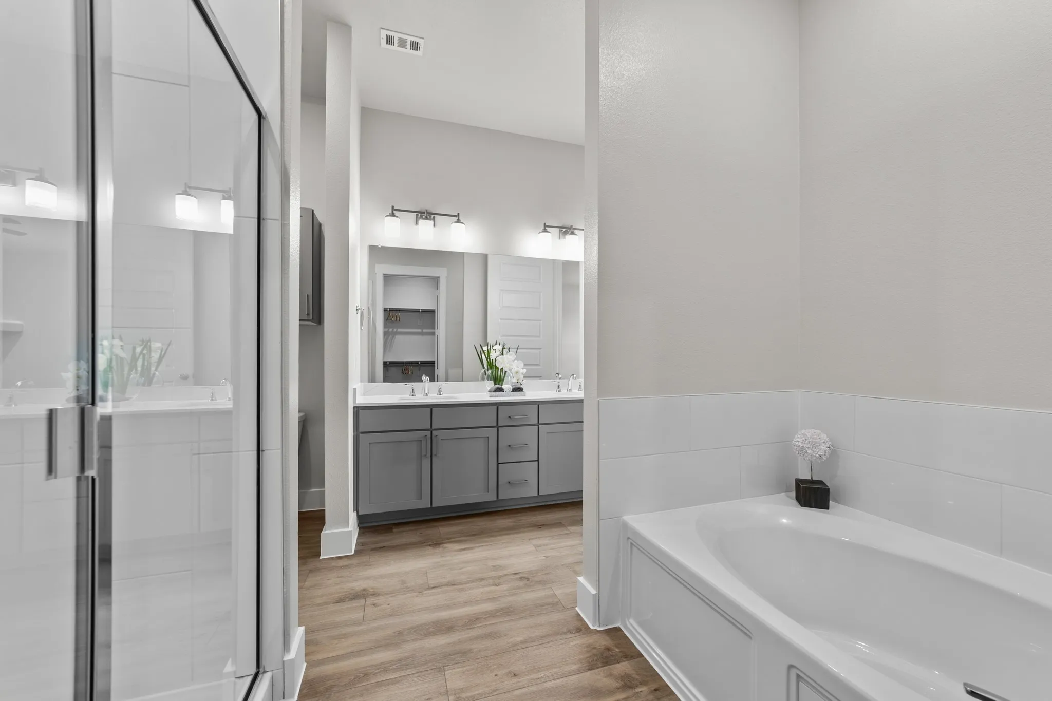 Duplex For Rent in Collin County , 829 Ebony, Mc Kinney, Texas 75071, 3 Bedroom, 3 Bathroom, 2 Garage spaces, 1,968 Sqft, built in 2021, mls#21373305, Real Estate Agent in Mc Kinney, Homes For Rent in Collin county, Homes For Rent in Mc Kinney, Realtor in Mc Kinney Texas, Real Estate Brokerage Independent Realty Texas, Luminita Cordes Realtor