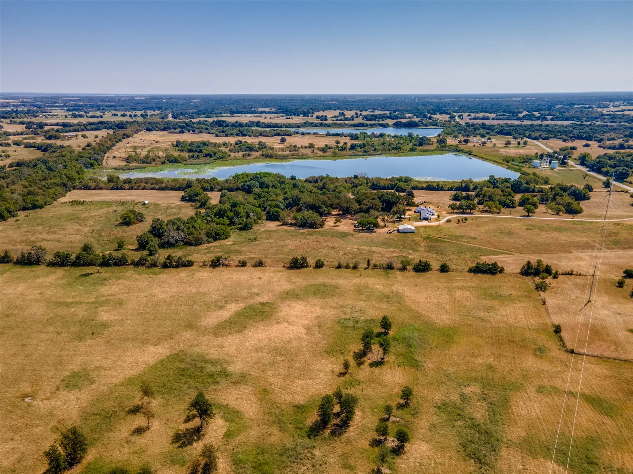 Single Family Residence For Sale in Hunt County , 424 Fm 1563, Wolfe City, Texas 75496, 3 Bedroom, 3 Bathroom, 2 Garage spaces, 2,844 Sqft, built in 1987, mls#21372862, Real Estate Agent in Wolfe City, Homes For Sale in Hunt county, Homes For Sale in Wolfe City, Realtor in Wolfe City Texas, Real Estate Brokerage Independent Realty Texas, Luminita Cordes Realtor