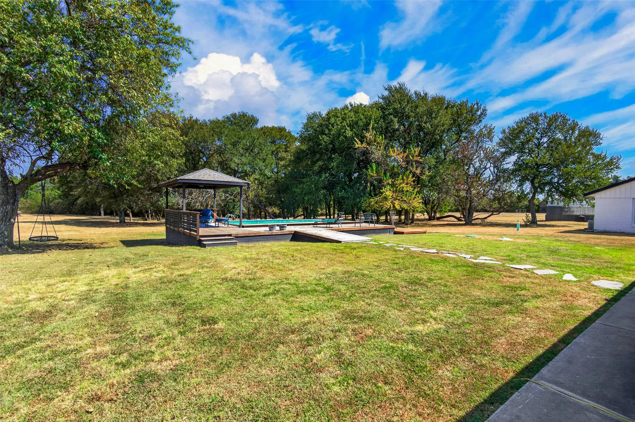 Single Family Residence For Sale in Hunt County , 424 Fm 1563, Wolfe City, Texas 75496, 3 Bedroom, 3 Bathroom, 2 Garage spaces, 2,844 Sqft, built in 1987, mls#21372862, Real Estate Agent in Wolfe City, Homes For Sale in Hunt county, Homes For Sale in Wolfe City, Realtor in Wolfe City Texas, Real Estate Brokerage Independent Realty Texas, Luminita Cordes Realtor