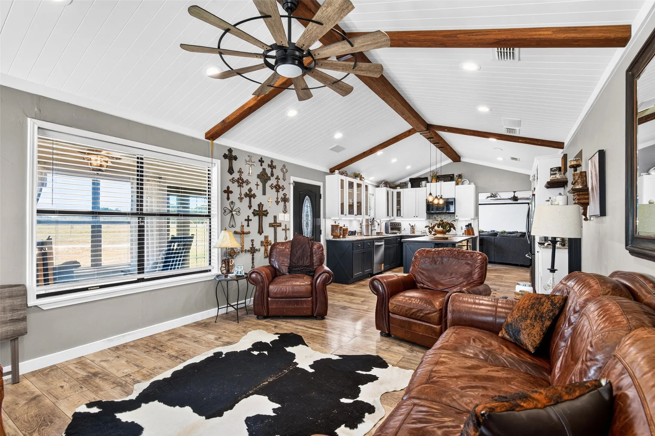 Single Family Residence For Sale in Hunt County , 424 Fm 1563, Wolfe City, Texas 75496, 3 Bedroom, 3 Bathroom, 2 Garage spaces, 2,844 Sqft, built in 1987, mls#21372862, Real Estate Agent in Wolfe City, Homes For Sale in Hunt county, Homes For Sale in Wolfe City, Realtor in Wolfe City Texas, Real Estate Brokerage Independent Realty Texas, Luminita Cordes Realtor