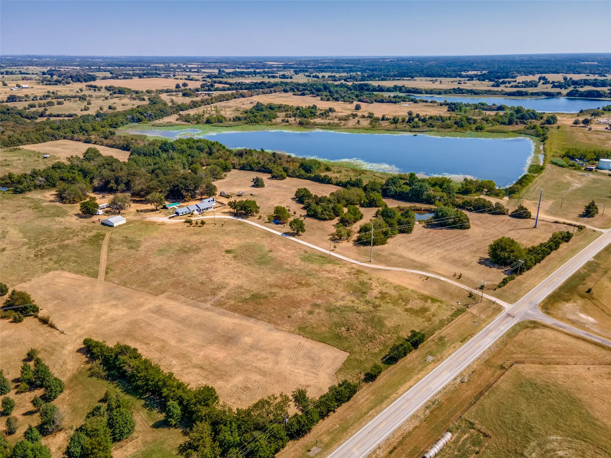 Single Family Residence For Sale in Hunt County , 424 Fm 1563, Wolfe City, Texas 75496, 3 Bedroom, 3 Bathroom, 2 Garage spaces, 2,844 Sqft, built in 1987, mls#21372862, Real Estate Agent in Wolfe City, Homes For Sale in Hunt county, Homes For Sale in Wolfe City, Realtor in Wolfe City Texas, Real Estate Brokerage Independent Realty Texas, Luminita Cordes Realtor