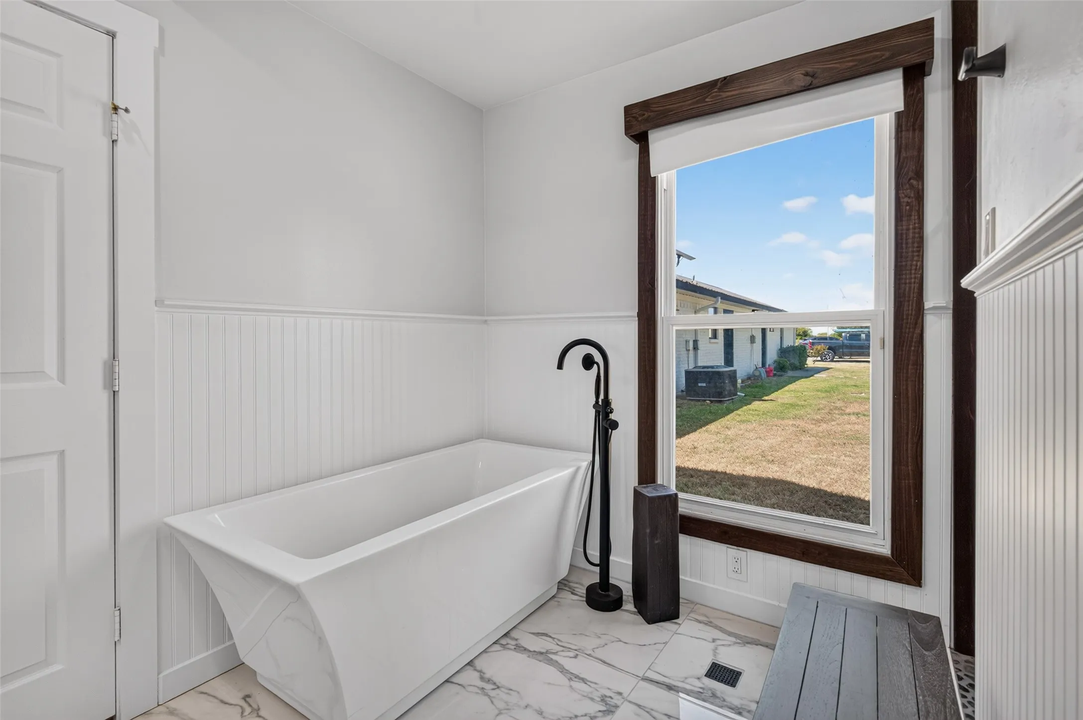 Single Family Residence For Sale in Hunt County , 424 Fm 1563, Wolfe City, Texas 75496, 3 Bedroom, 3 Bathroom, 2 Garage spaces, 2,844 Sqft, built in 1987, mls#21372862, Real Estate Agent in Wolfe City, Homes For Sale in Hunt county, Homes For Sale in Wolfe City, Realtor in Wolfe City Texas, Real Estate Brokerage Independent Realty Texas, Luminita Cordes Realtor
