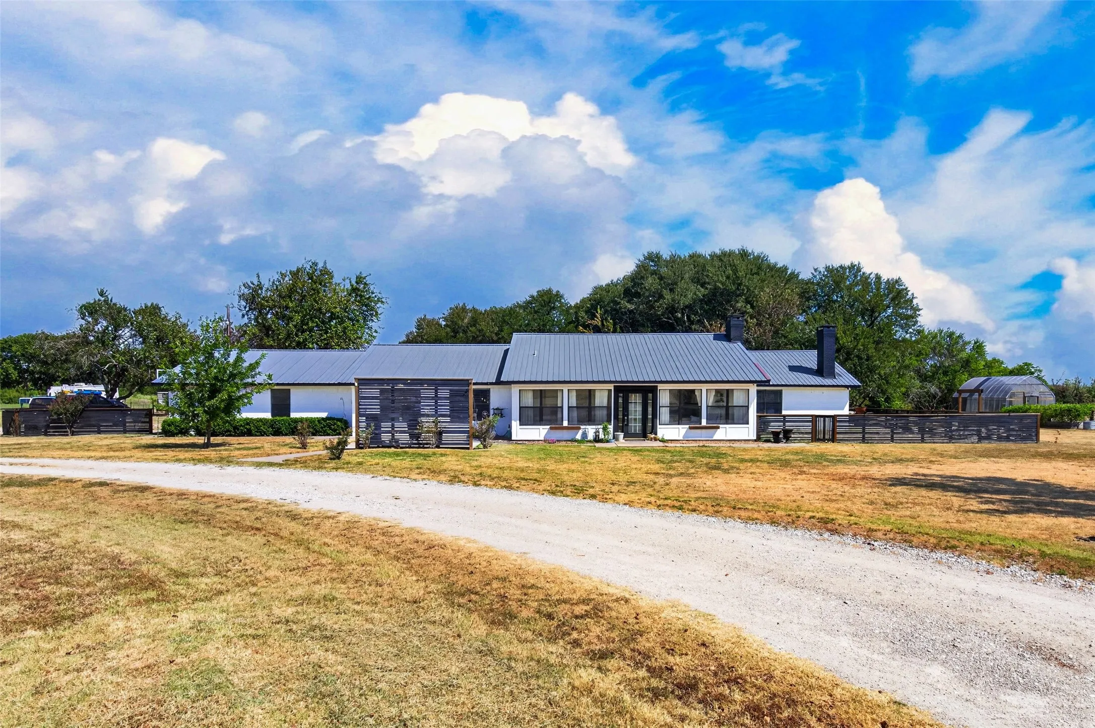 Single Family Residence For Sale in Hunt County , 424 Fm 1563, Wolfe City, Texas 75496, 3 Bedroom, 3 Bathroom, 2 Garage spaces, 2,844 Sqft, built in 1987, mls#21372862, Real Estate Agent in Wolfe City, Homes For Sale in Hunt county, Homes For Sale in Wolfe City, Realtor in Wolfe City Texas, Real Estate Brokerage Independent Realty Texas, Luminita Cordes Realtor