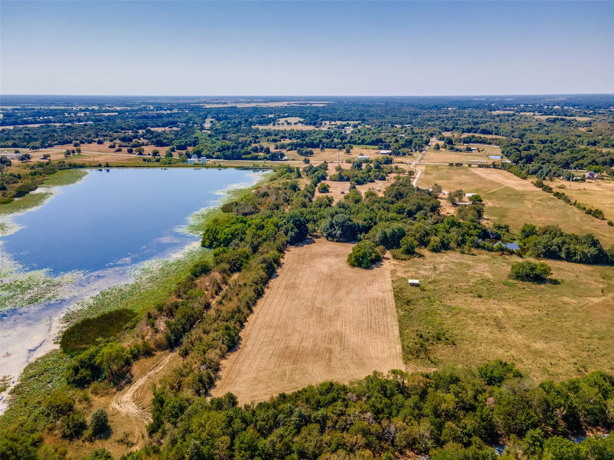 Single Family Residence For Sale in Hunt County , 424 Fm 1563, Wolfe City, Texas 75496, 3 Bedroom, 3 Bathroom, 2 Garage spaces, 2,844 Sqft, built in 1987, mls#21372862, Real Estate Agent in Wolfe City, Homes For Sale in Hunt county, Homes For Sale in Wolfe City, Realtor in Wolfe City Texas, Real Estate Brokerage Independent Realty Texas, Luminita Cordes Realtor