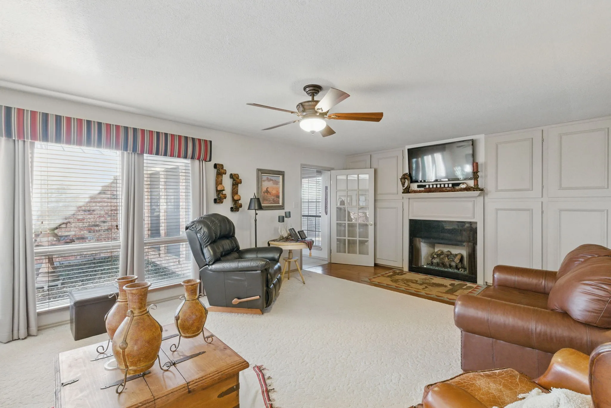 Single Family Residence For Sale in Parker County , 401 Hubbard Lane, Lipan, Texas 76462, 3 Bedroom, 4 Bathroom, 2 Garage spaces, 2,418 Sqft, built in 1979, mls#21372719, Real Estate Agent in Lipan, Homes For Sale in Parker county, Homes For Sale in Lipan, Realtor in Lipan Texas, Real Estate Brokerage Independent Realty Texas, Luminita Cordes Realtor