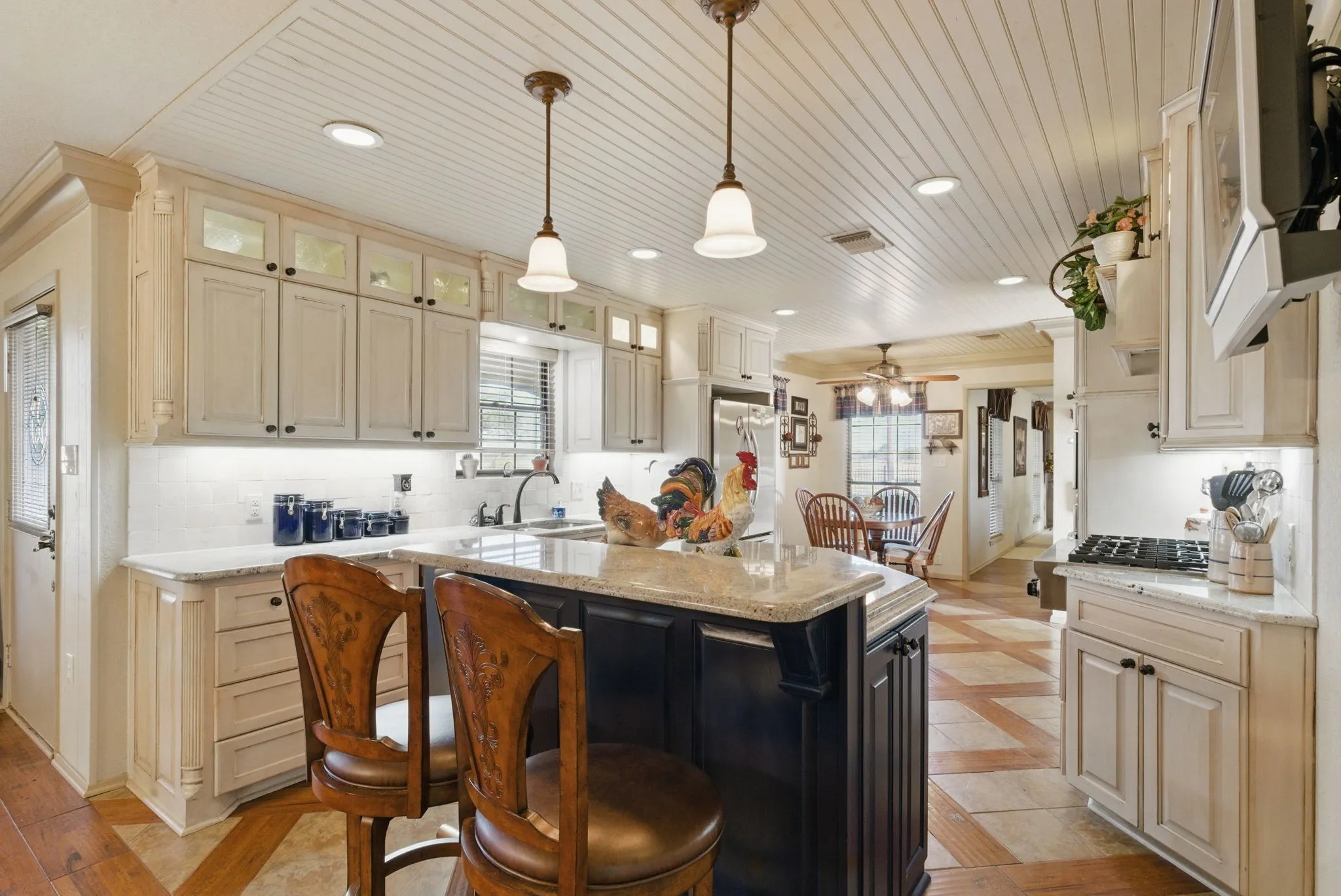 Single Family Residence For Sale in Parker County , 401 Hubbard Lane, Lipan, Texas 76462, 3 Bedroom, 4 Bathroom, 2 Garage spaces, 2,418 Sqft, built in 1979, mls#21372719, Real Estate Agent in Lipan, Homes For Sale in Parker county, Homes For Sale in Lipan, Realtor in Lipan Texas, Real Estate Brokerage Independent Realty Texas, Luminita Cordes Realtor