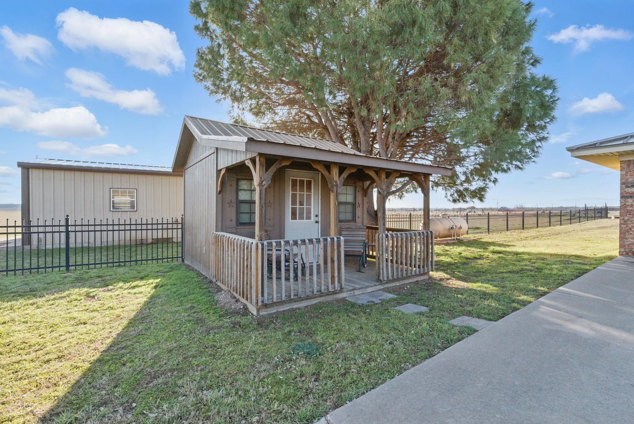 Single Family Residence For Sale in Parker County , 401 Hubbard Lane, Lipan, Texas 76462, 3 Bedroom, 4 Bathroom, 2 Garage spaces, 2,418 Sqft, built in 1979, mls#21372719, Real Estate Agent in Lipan, Homes For Sale in Parker county, Homes For Sale in Lipan, Realtor in Lipan Texas, Real Estate Brokerage Independent Realty Texas, Luminita Cordes Realtor
