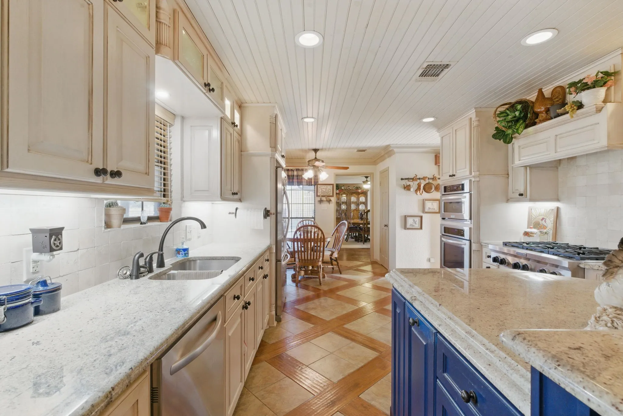 Single Family Residence For Sale in Parker County , 401 Hubbard Lane, Lipan, Texas 76462, 3 Bedroom, 4 Bathroom, 2 Garage spaces, 2,418 Sqft, built in 1979, mls#21372719, Real Estate Agent in Lipan, Homes For Sale in Parker county, Homes For Sale in Lipan, Realtor in Lipan Texas, Real Estate Brokerage Independent Realty Texas, Luminita Cordes Realtor