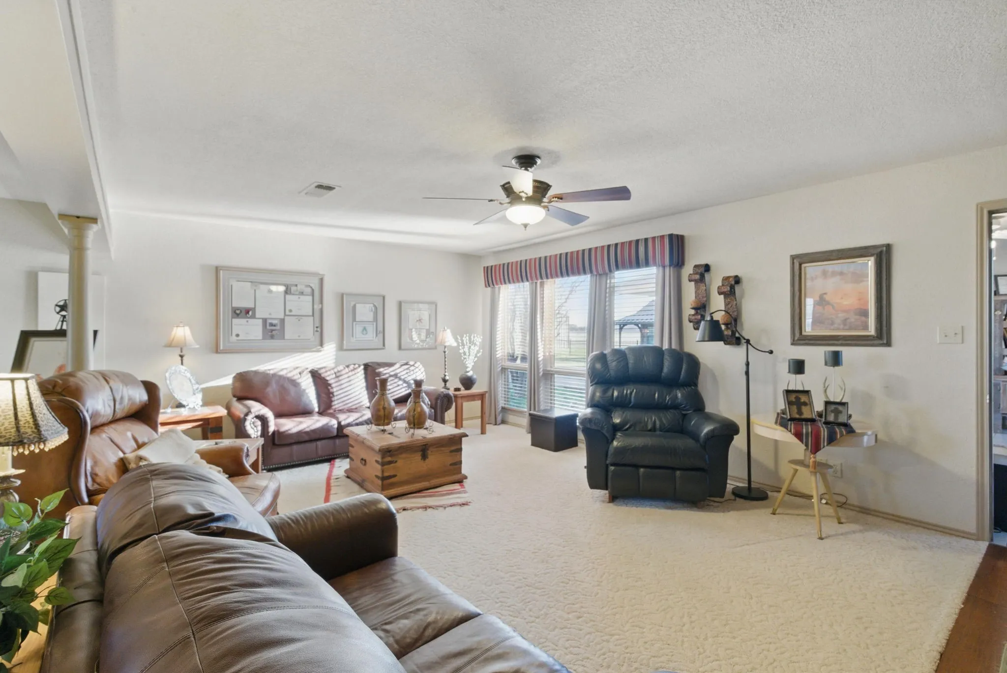 Single Family Residence For Sale in Parker County , 401 Hubbard Lane, Lipan, Texas 76462, 3 Bedroom, 4 Bathroom, 2 Garage spaces, 2,418 Sqft, built in 1979, mls#21372719, Real Estate Agent in Lipan, Homes For Sale in Parker county, Homes For Sale in Lipan, Realtor in Lipan Texas, Real Estate Brokerage Independent Realty Texas, Luminita Cordes Realtor