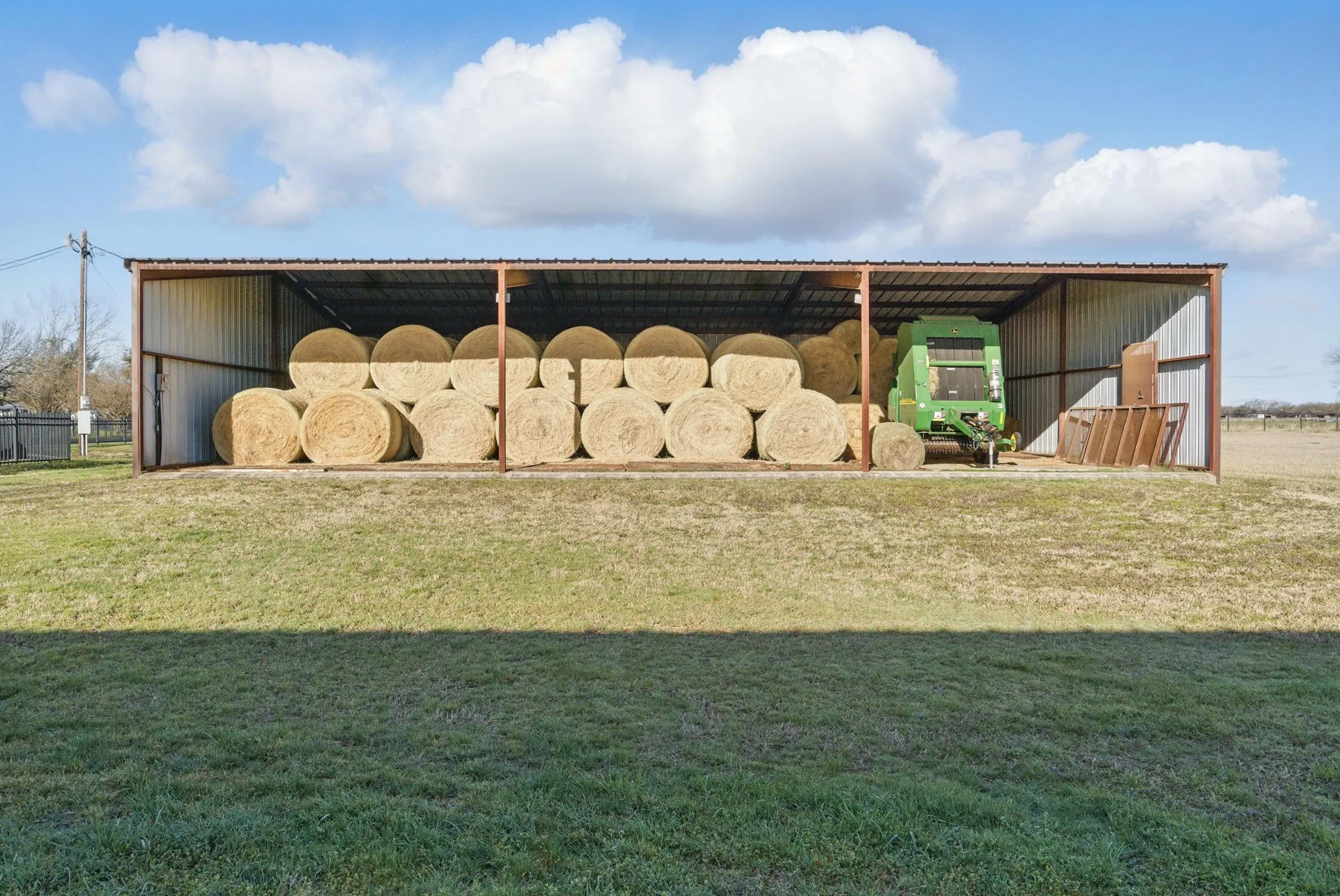 Single Family Residence For Sale in Parker County , 401 Hubbard Lane, Lipan, Texas 76462, 3 Bedroom, 4 Bathroom, 2 Garage spaces, 2,418 Sqft, built in 1979, mls#21372719, Real Estate Agent in Lipan, Homes For Sale in Parker county, Homes For Sale in Lipan, Realtor in Lipan Texas, Real Estate Brokerage Independent Realty Texas, Luminita Cordes Realtor
