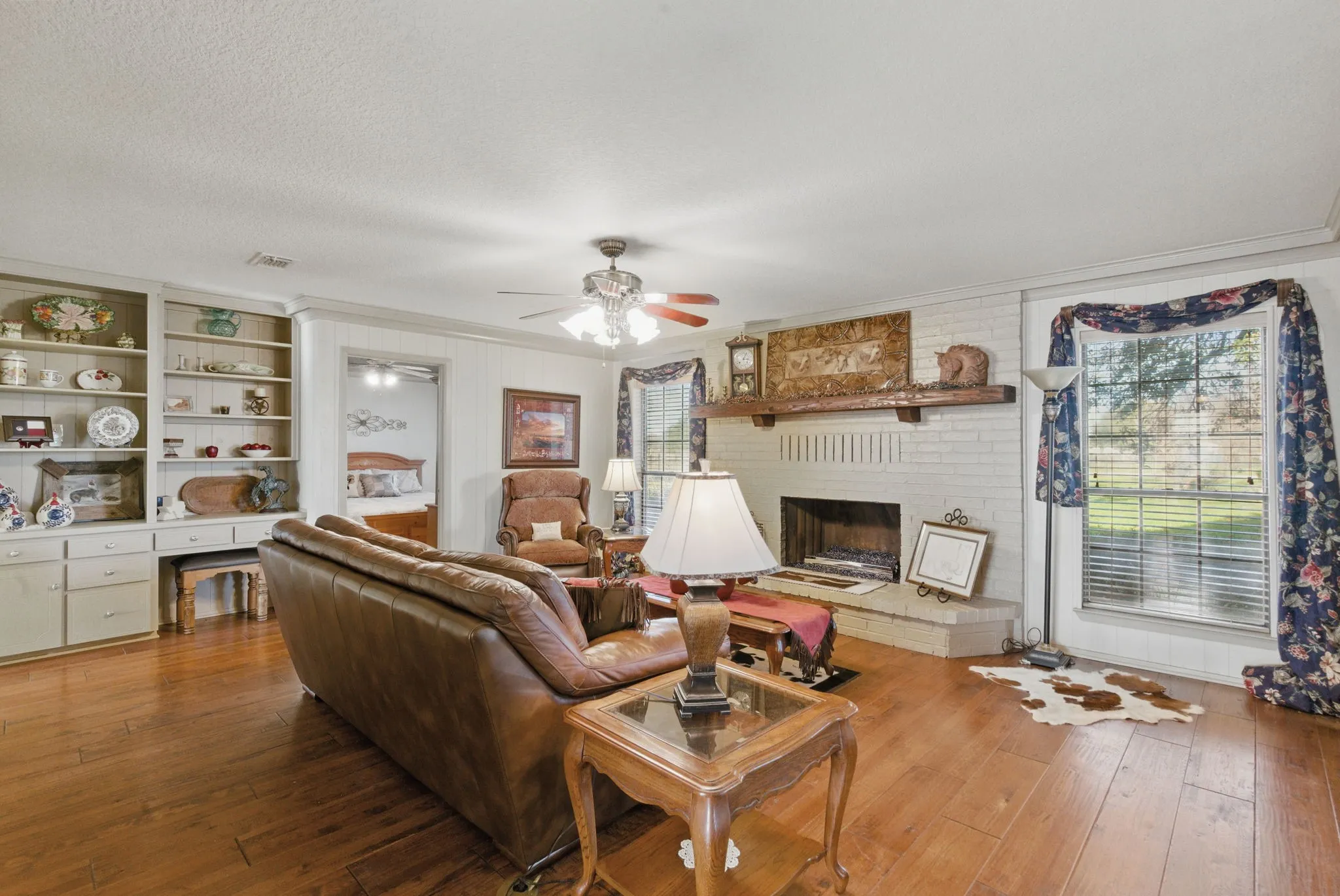 Single Family Residence For Sale in Parker County , 401 Hubbard Lane, Lipan, Texas 76462, 3 Bedroom, 4 Bathroom, 2 Garage spaces, 2,418 Sqft, built in 1979, mls#21372719, Real Estate Agent in Lipan, Homes For Sale in Parker county, Homes For Sale in Lipan, Realtor in Lipan Texas, Real Estate Brokerage Independent Realty Texas, Luminita Cordes Realtor