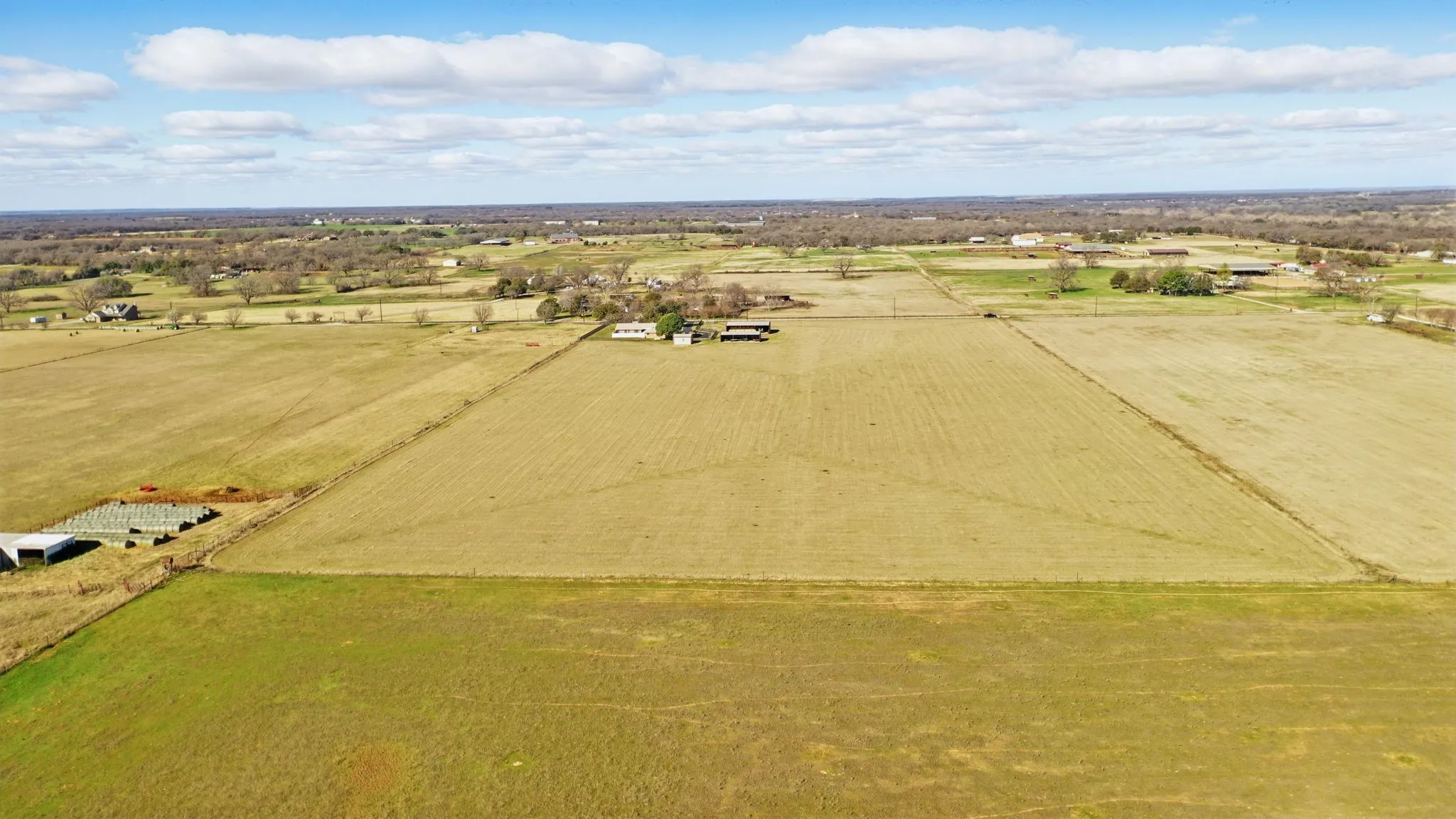 Single Family Residence For Sale in Parker County , 401 Hubbard Lane, Lipan, Texas 76462, 3 Bedroom, 4 Bathroom, 2 Garage spaces, 2,418 Sqft, built in 1979, mls#21372719, Real Estate Agent in Lipan, Homes For Sale in Parker county, Homes For Sale in Lipan, Realtor in Lipan Texas, Real Estate Brokerage Independent Realty Texas, Luminita Cordes Realtor