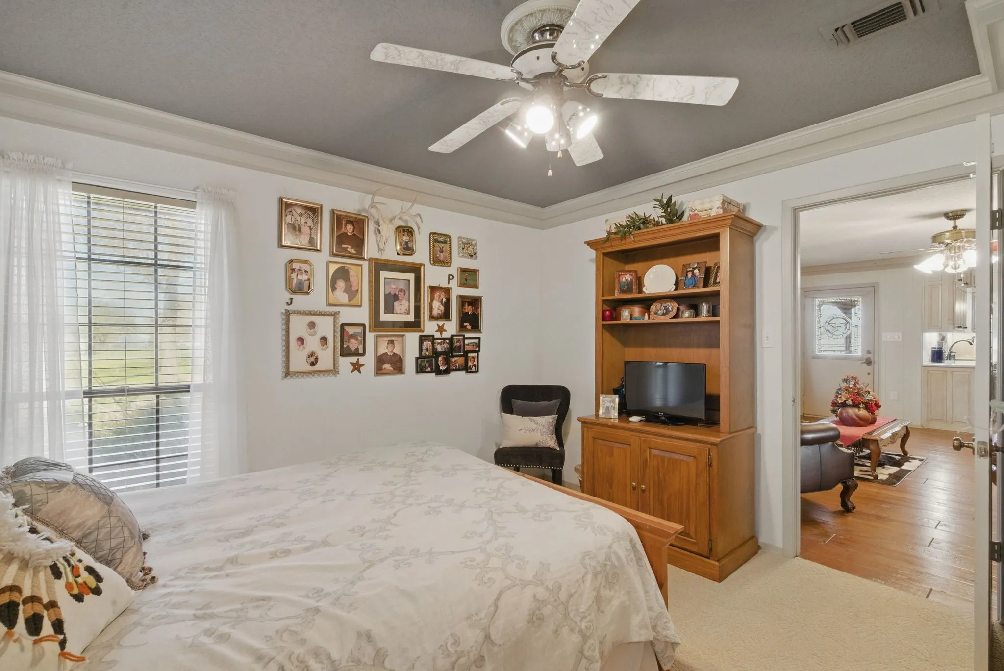 Single Family Residence For Sale in Parker County , 401 Hubbard Lane, Lipan, Texas 76462, 3 Bedroom, 4 Bathroom, 2 Garage spaces, 2,418 Sqft, built in 1979, mls#21372719, Real Estate Agent in Lipan, Homes For Sale in Parker county, Homes For Sale in Lipan, Realtor in Lipan Texas, Real Estate Brokerage Independent Realty Texas, Luminita Cordes Realtor