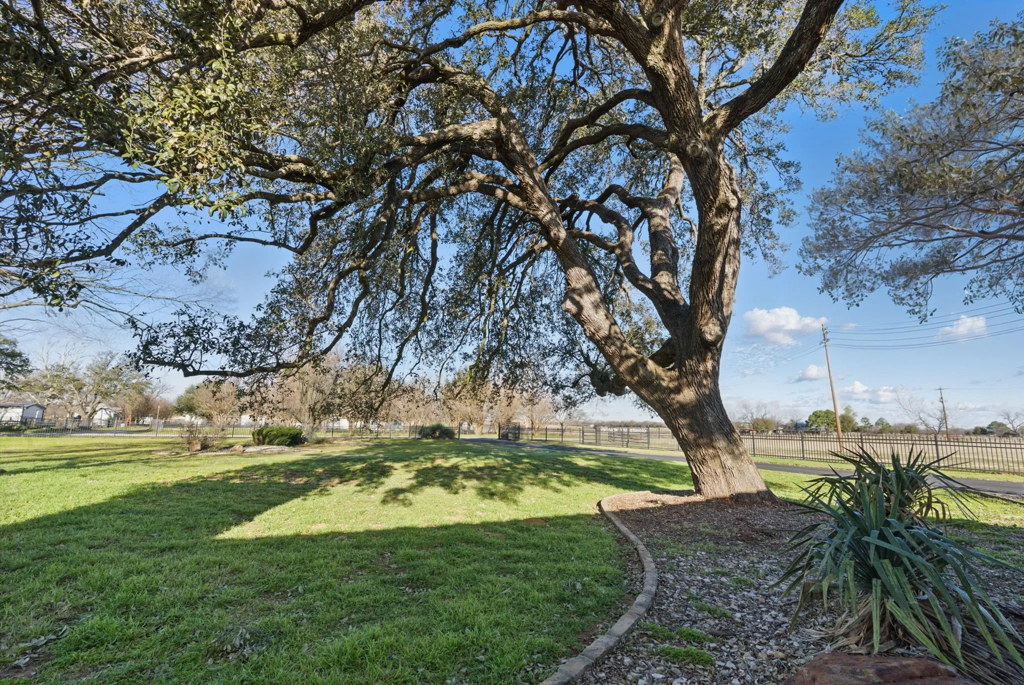 Single Family Residence For Sale in Parker County , 401 Hubbard Lane, Lipan, Texas 76462, 3 Bedroom, 4 Bathroom, 2 Garage spaces, 2,418 Sqft, built in 1979, mls#21372719, Real Estate Agent in Lipan, Homes For Sale in Parker county, Homes For Sale in Lipan, Realtor in Lipan Texas, Real Estate Brokerage Independent Realty Texas, Luminita Cordes Realtor