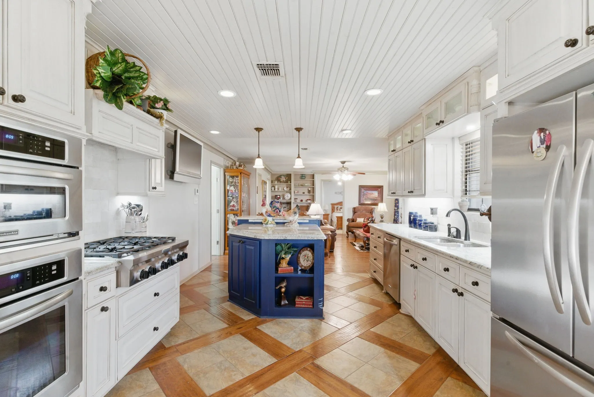 Single Family Residence For Sale in Parker County , 401 Hubbard Lane, Lipan, Texas 76462, 3 Bedroom, 4 Bathroom, 2 Garage spaces, 2,418 Sqft, built in 1979, mls#21372719, Real Estate Agent in Lipan, Homes For Sale in Parker county, Homes For Sale in Lipan, Realtor in Lipan Texas, Real Estate Brokerage Independent Realty Texas, Luminita Cordes Realtor