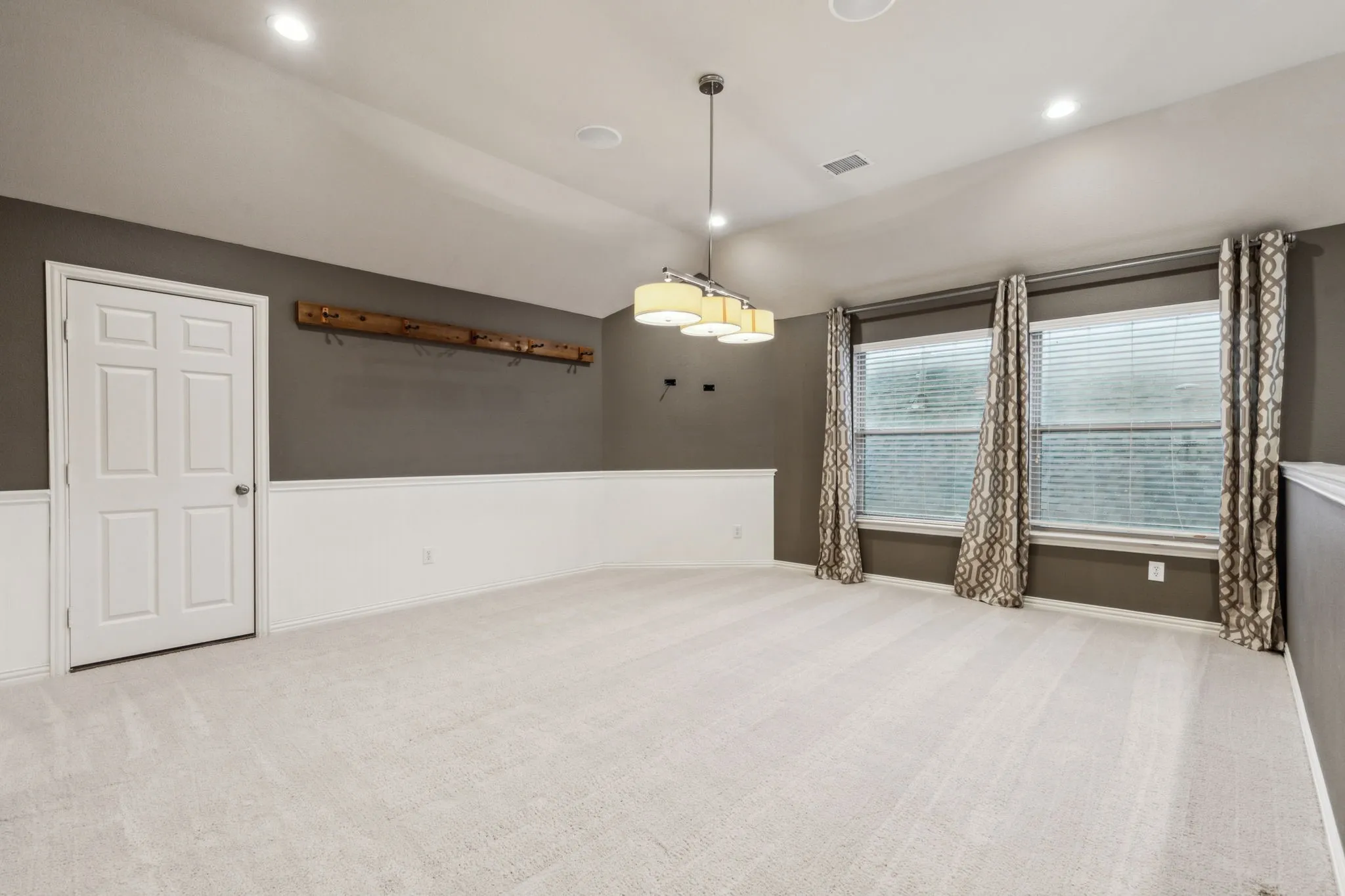 Single Family Residence For Sale in Collin County , 5312 Oakley Road, Mc Kinney, Texas 75070, 3 Bedroom, 3 Bathroom, 2 Garage spaces, 2,474 Sqft, built in 2007, mls#21373003, Real Estate Agent in Mc Kinney, Homes For Sale in Collin county, Homes For Sale in Mc Kinney, Realtor in Mc Kinney Texas, Real Estate Brokerage Independent Realty Texas, Luminita Cordes Realtor