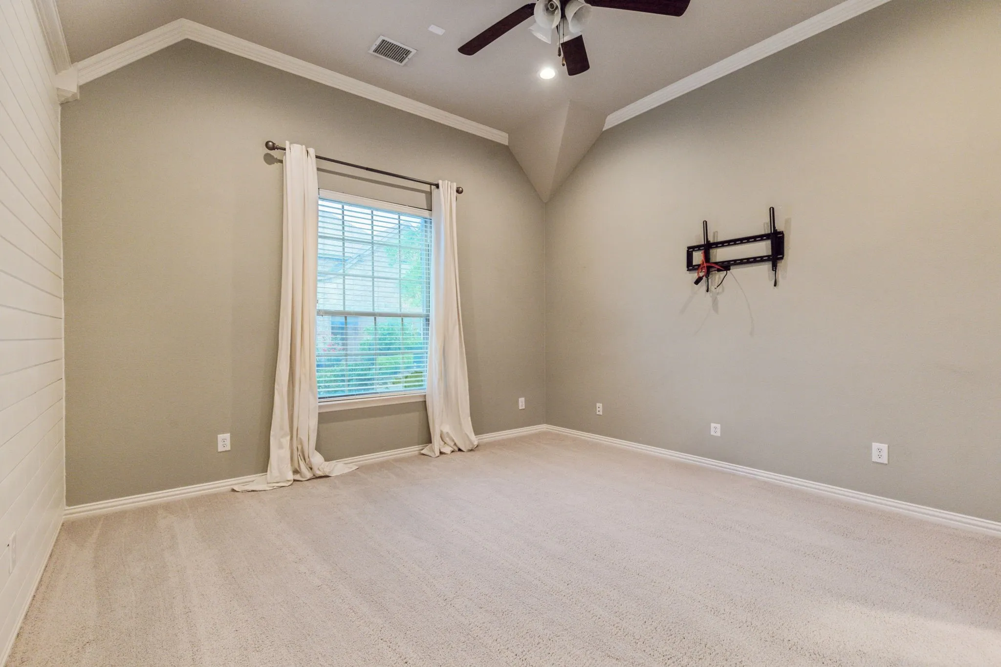 Single Family Residence For Sale in Collin County , 5312 Oakley Road, Mc Kinney, Texas 75070, 3 Bedroom, 3 Bathroom, 2 Garage spaces, 2,474 Sqft, built in 2007, mls#21373003, Real Estate Agent in Mc Kinney, Homes For Sale in Collin county, Homes For Sale in Mc Kinney, Realtor in Mc Kinney Texas, Real Estate Brokerage Independent Realty Texas, Luminita Cordes Realtor