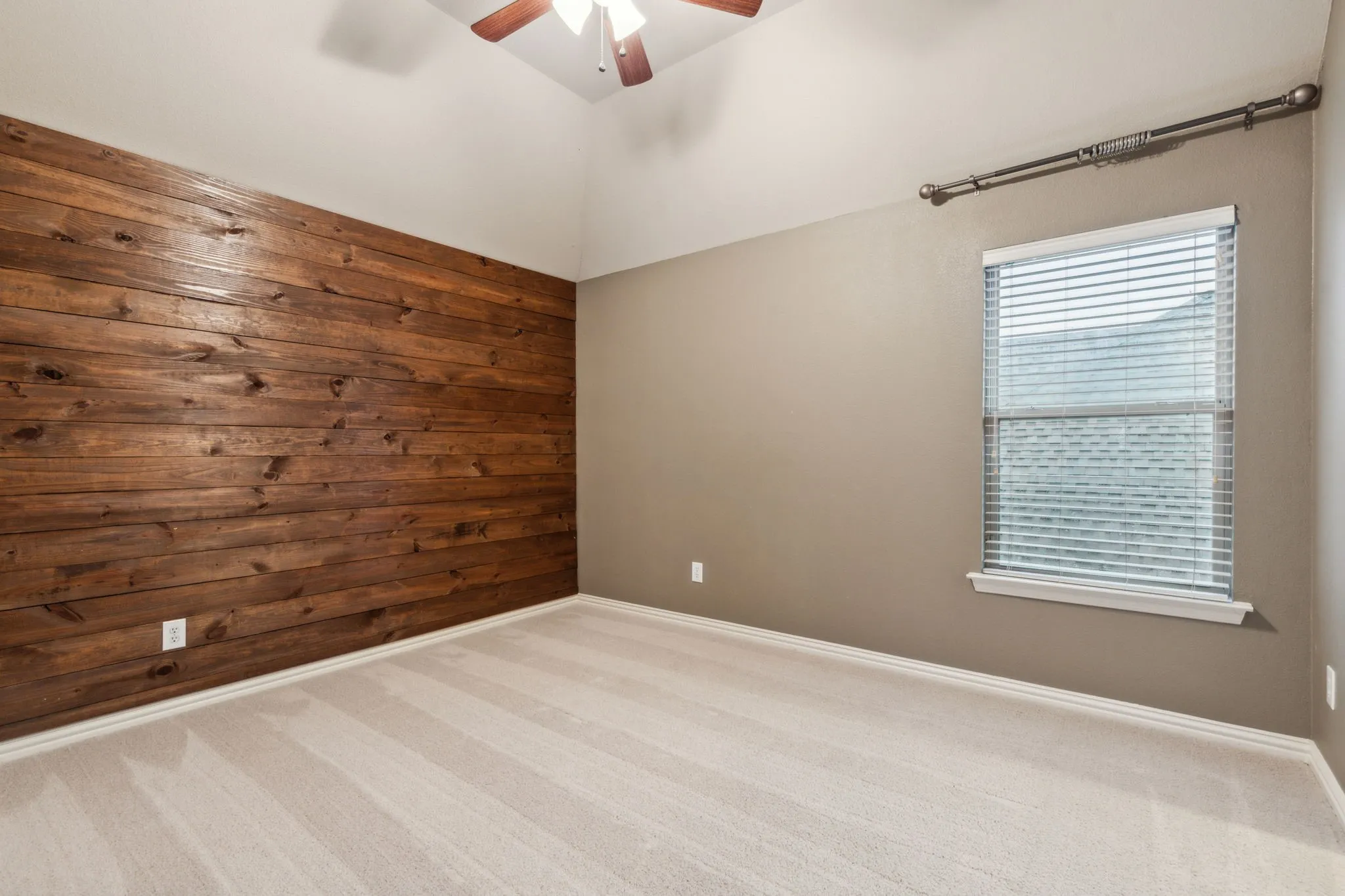 Single Family Residence For Sale in Collin County , 5312 Oakley Road, Mc Kinney, Texas 75070, 3 Bedroom, 3 Bathroom, 2 Garage spaces, 2,474 Sqft, built in 2007, mls#21373003, Real Estate Agent in Mc Kinney, Homes For Sale in Collin county, Homes For Sale in Mc Kinney, Realtor in Mc Kinney Texas, Real Estate Brokerage Independent Realty Texas, Luminita Cordes Realtor