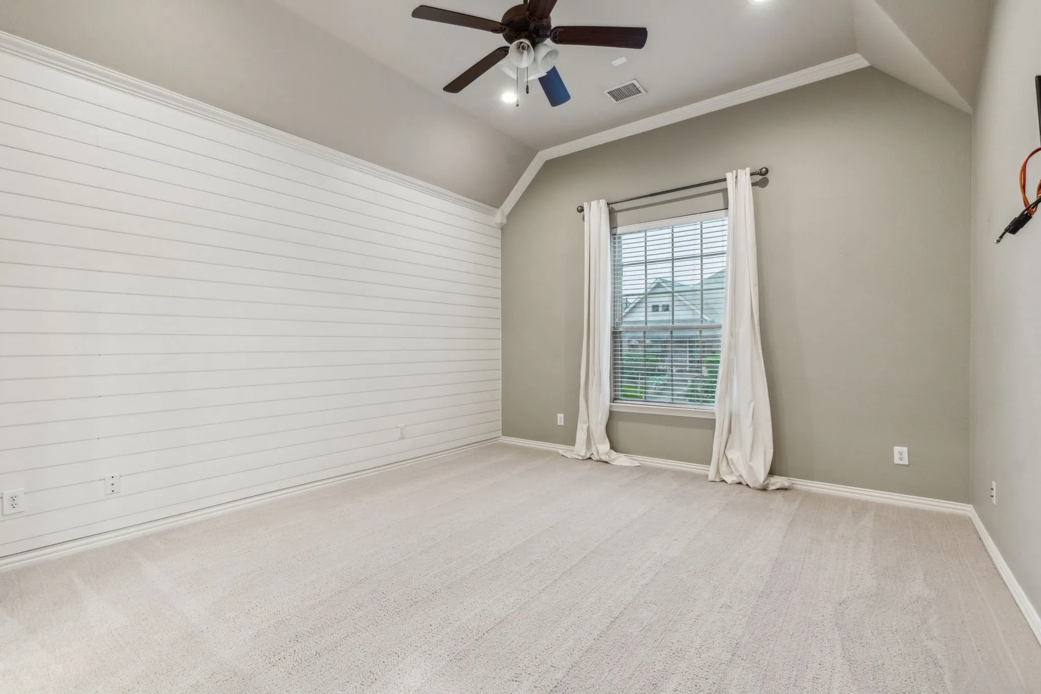 Single Family Residence For Sale in Collin County , 5312 Oakley Road, Mc Kinney, Texas 75070, 3 Bedroom, 3 Bathroom, 2 Garage spaces, 2,474 Sqft, built in 2007, mls#21373003, Real Estate Agent in Mc Kinney, Homes For Sale in Collin county, Homes For Sale in Mc Kinney, Realtor in Mc Kinney Texas, Real Estate Brokerage Independent Realty Texas, Luminita Cordes Realtor