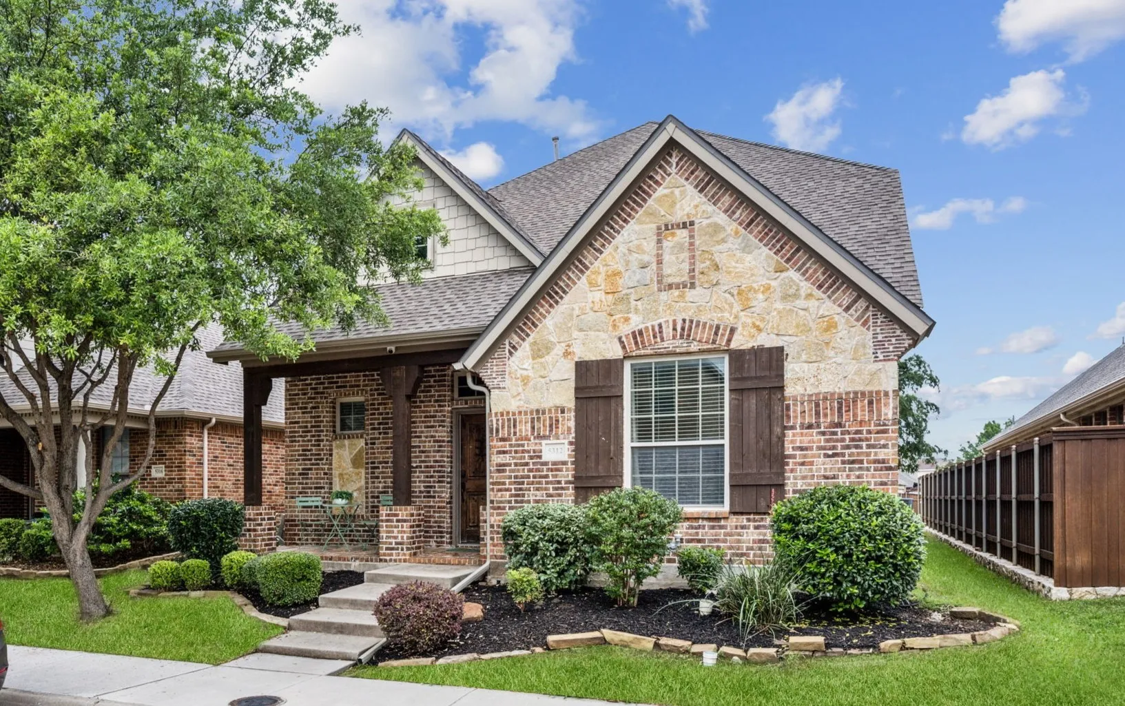 Single Family Residence For Sale in Collin County , 5312 Oakley Road, Mc Kinney, Texas 75070, 3 Bedroom, 3 Bathroom, 2 Garage spaces, 2,474 Sqft, built in 2007, mls#21373003, Real Estate Agent in Mc Kinney, Homes For Sale in Collin county, Homes For Sale in Mc Kinney, Realtor in Mc Kinney Texas, Real Estate Brokerage Independent Realty Texas, Luminita Cordes Realtor
