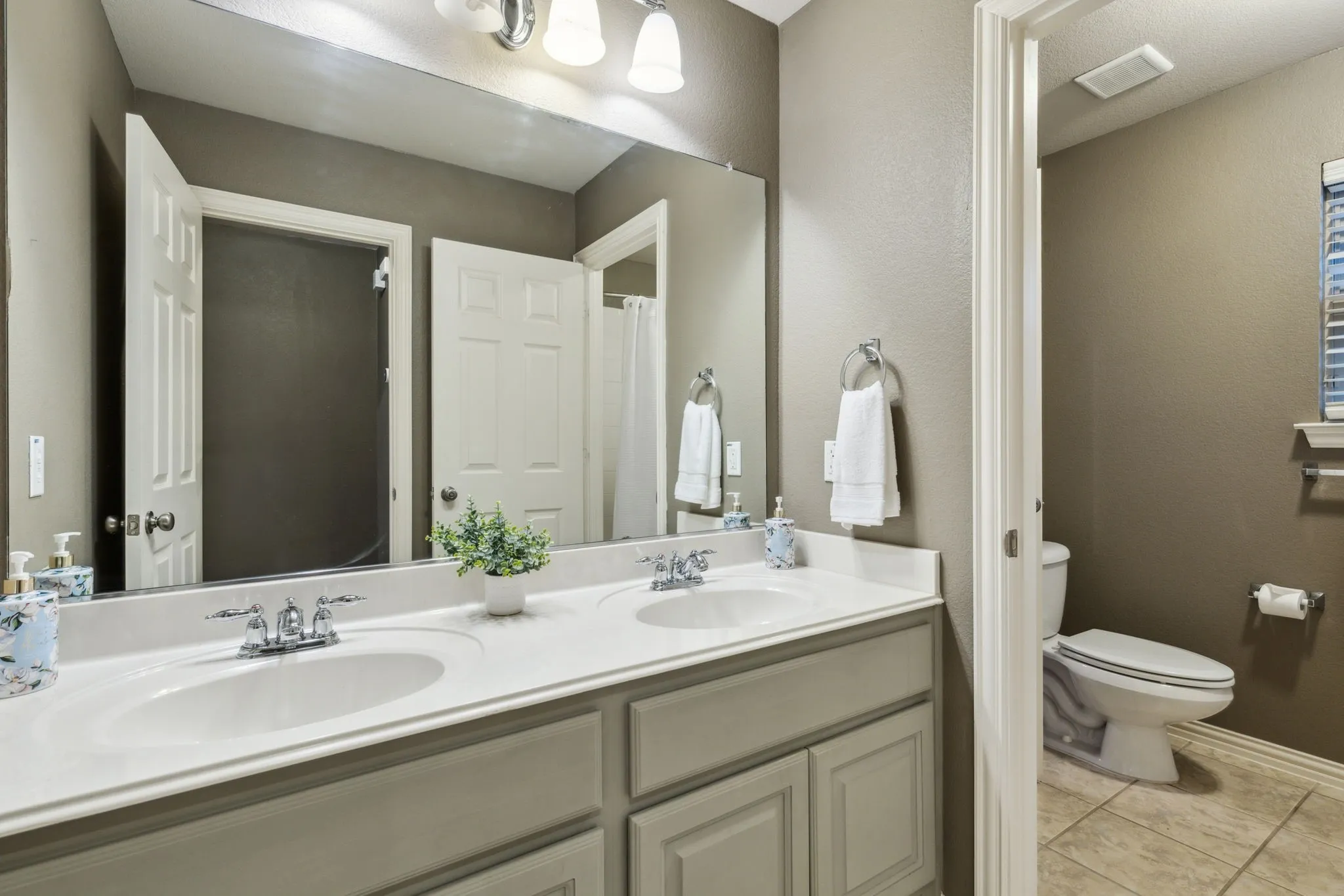 Single Family Residence For Sale in Collin County , 5312 Oakley Road, Mc Kinney, Texas 75070, 3 Bedroom, 3 Bathroom, 2 Garage spaces, 2,474 Sqft, built in 2007, mls#21373003, Real Estate Agent in Mc Kinney, Homes For Sale in Collin county, Homes For Sale in Mc Kinney, Realtor in Mc Kinney Texas, Real Estate Brokerage Independent Realty Texas, Luminita Cordes Realtor