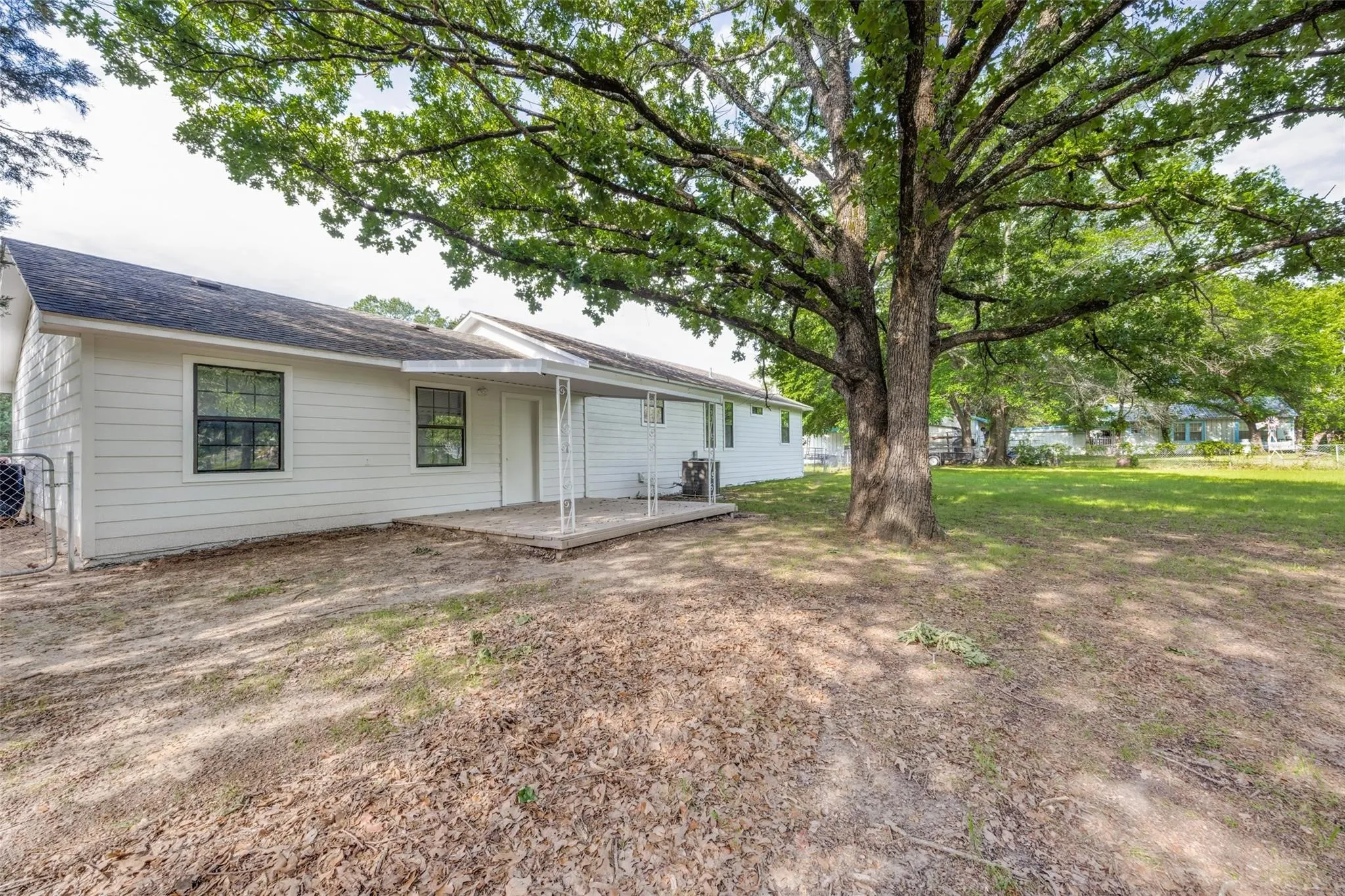 Single Family Residence For Rent in Fannin County , 1509 Mitchell Drive, Bonham, Texas 75418, 3 Bedroom, 1 Bathroom, 2 Garage spaces, 1,056 Sqft, built in 1992, mls#21373316, Real Estate Agent in Bonham, Homes For Rent in Fannin county, Homes For Rent in Bonham, Realtor in Bonham Texas, Real Estate Brokerage Independent Realty Texas, Luminita Cordes Realtor