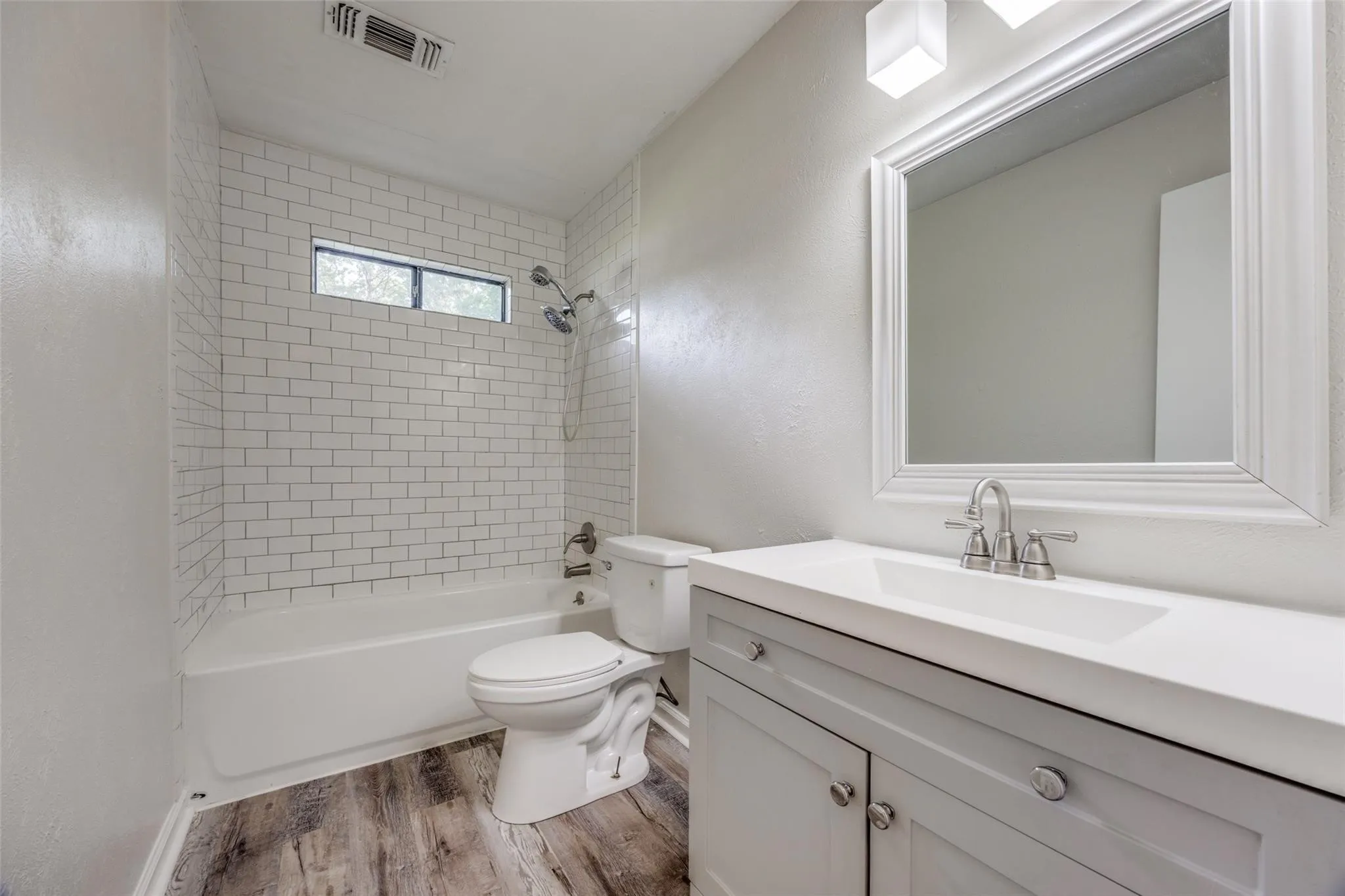 Single Family Residence For Rent in Fannin County , 1509 Mitchell Drive, Bonham, Texas 75418, 3 Bedroom, 1 Bathroom, 2 Garage spaces, 1,056 Sqft, built in 1992, mls#21373316, Real Estate Agent in Bonham, Homes For Rent in Fannin county, Homes For Rent in Bonham, Realtor in Bonham Texas, Real Estate Brokerage Independent Realty Texas, Luminita Cordes Realtor