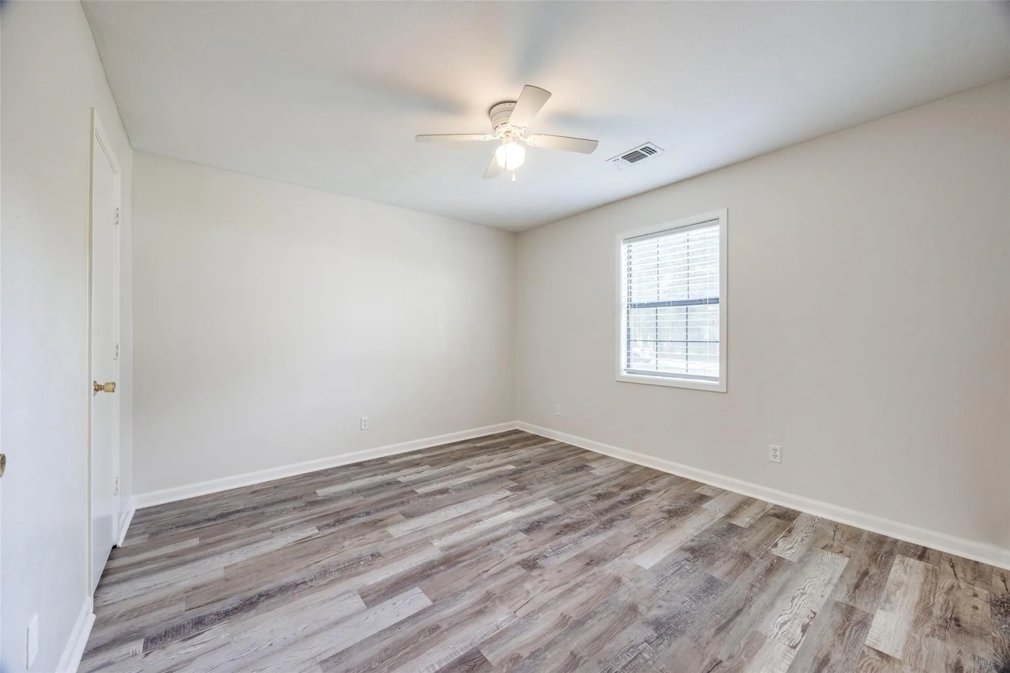 Single Family Residence For Rent in Fannin County , 1509 Mitchell Drive, Bonham, Texas 75418, 3 Bedroom, 1 Bathroom, 2 Garage spaces, 1,056 Sqft, built in 1992, mls#21373316, Real Estate Agent in Bonham, Homes For Rent in Fannin county, Homes For Rent in Bonham, Realtor in Bonham Texas, Real Estate Brokerage Independent Realty Texas, Luminita Cordes Realtor