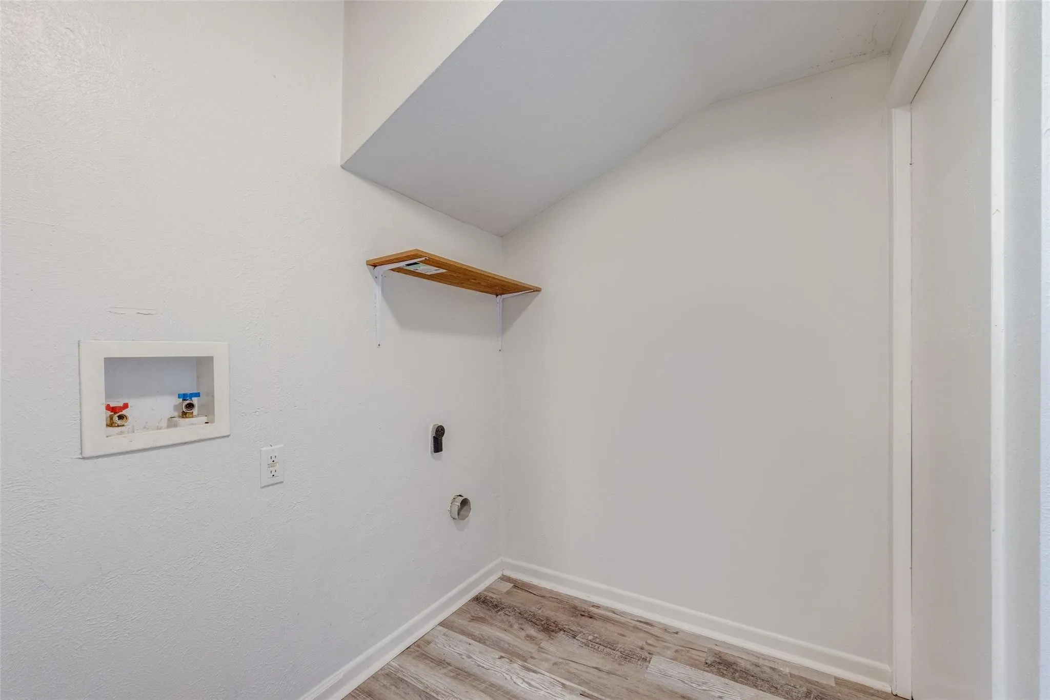 Single Family Residence For Rent in Fannin County , 1509 Mitchell Drive, Bonham, Texas 75418, 3 Bedroom, 1 Bathroom, 2 Garage spaces, 1,056 Sqft, built in 1992, mls#21373316, Real Estate Agent in Bonham, Homes For Rent in Fannin county, Homes For Rent in Bonham, Realtor in Bonham Texas, Real Estate Brokerage Independent Realty Texas, Luminita Cordes Realtor