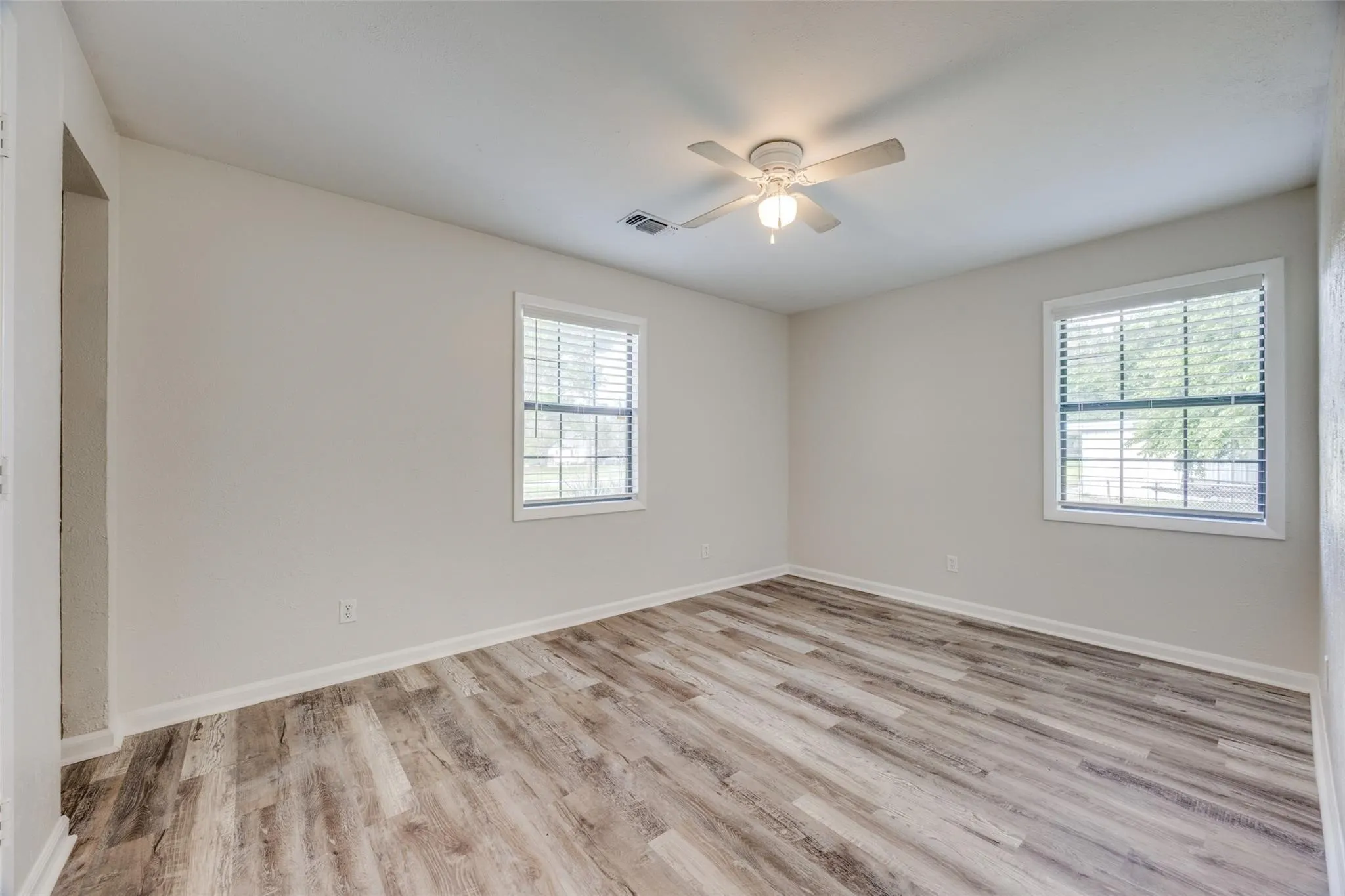 Single Family Residence For Rent in Fannin County , 1509 Mitchell Drive, Bonham, Texas 75418, 3 Bedroom, 1 Bathroom, 2 Garage spaces, 1,056 Sqft, built in 1992, mls#21373316, Real Estate Agent in Bonham, Homes For Rent in Fannin county, Homes For Rent in Bonham, Realtor in Bonham Texas, Real Estate Brokerage Independent Realty Texas, Luminita Cordes Realtor
