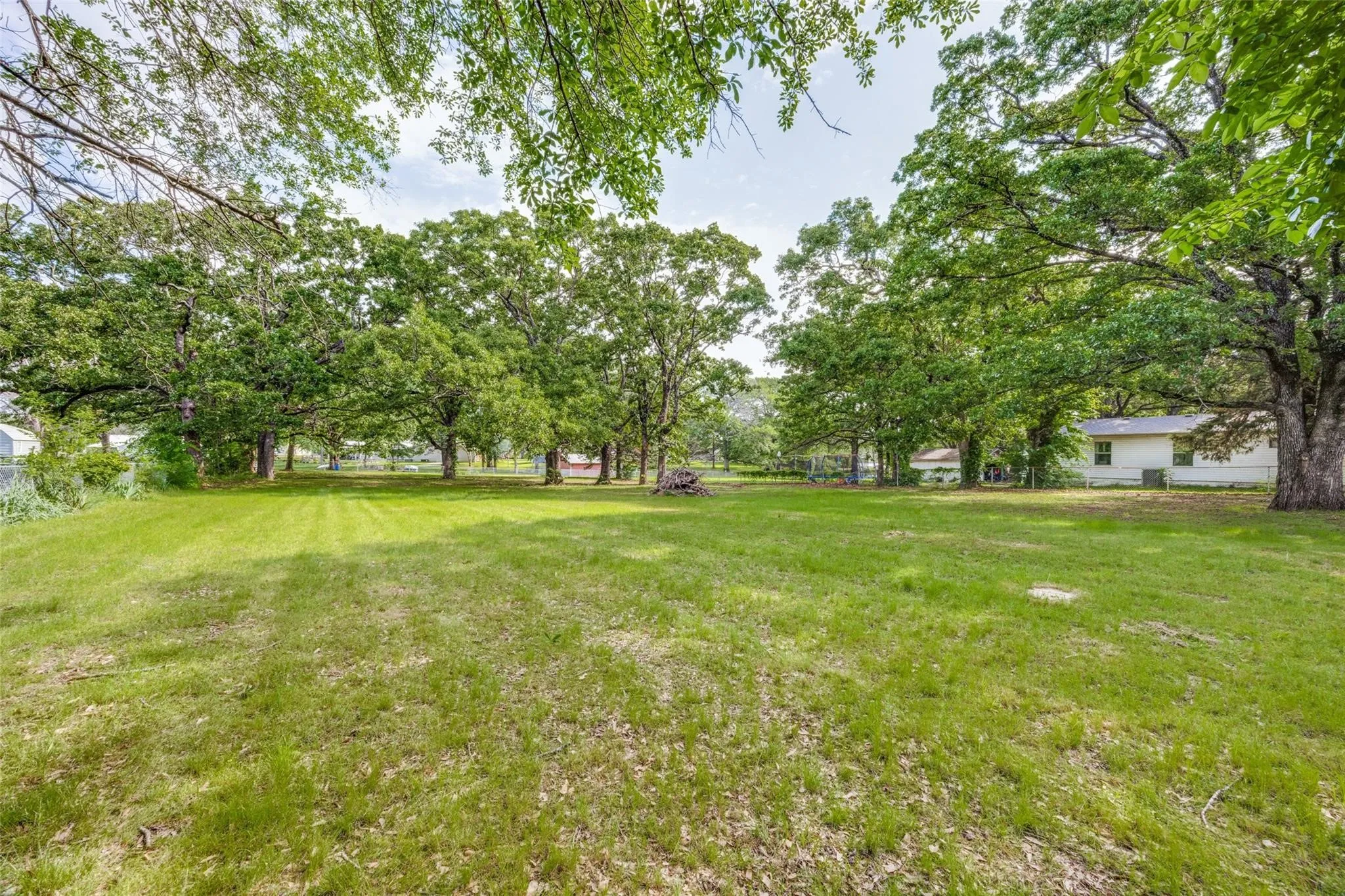 Single Family Residence For Rent in Fannin County , 1509 Mitchell Drive, Bonham, Texas 75418, 3 Bedroom, 1 Bathroom, 2 Garage spaces, 1,056 Sqft, built in 1992, mls#21373316, Real Estate Agent in Bonham, Homes For Rent in Fannin county, Homes For Rent in Bonham, Realtor in Bonham Texas, Real Estate Brokerage Independent Realty Texas, Luminita Cordes Realtor
