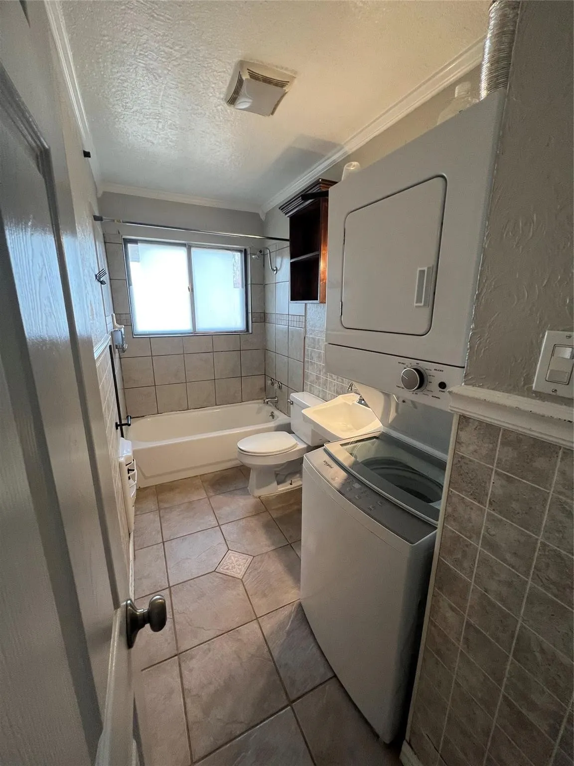 W-D in Hall Bath