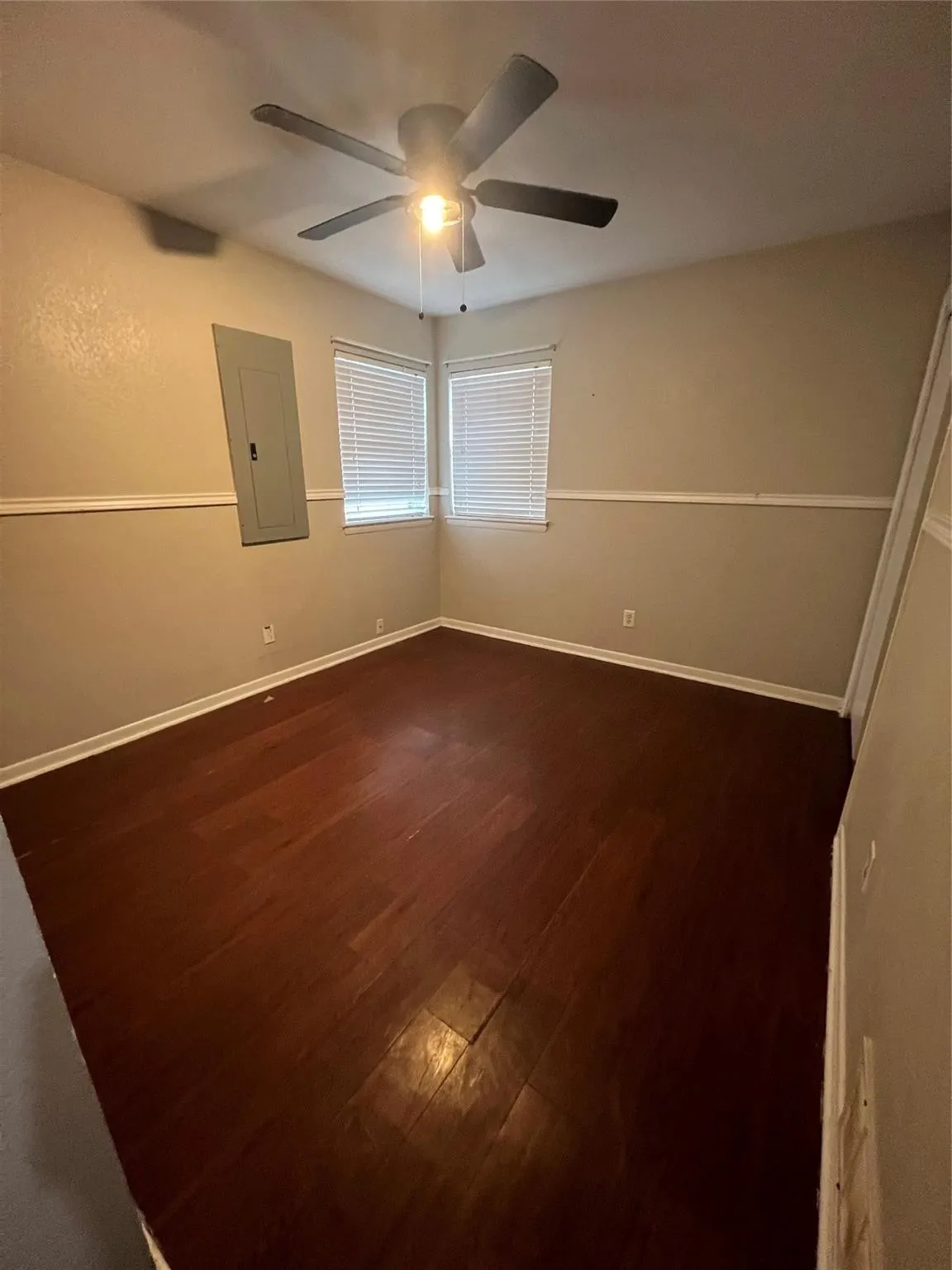 Single Family Residence For Rent in Tarrant County , 817 W Barron Avenue, Everman, Texas 76140, 3 Bedroom, 2 Bathroom, 1 Garage spaces, 1,252 Sqft, built in 1959, mls#21370614, Real Estate Agent in Everman, Homes For Rent in Tarrant county, Homes For Rent in Everman, Realtor in Everman Texas, Real Estate Brokerage Independent Realty Texas, Luminita Cordes Realtor