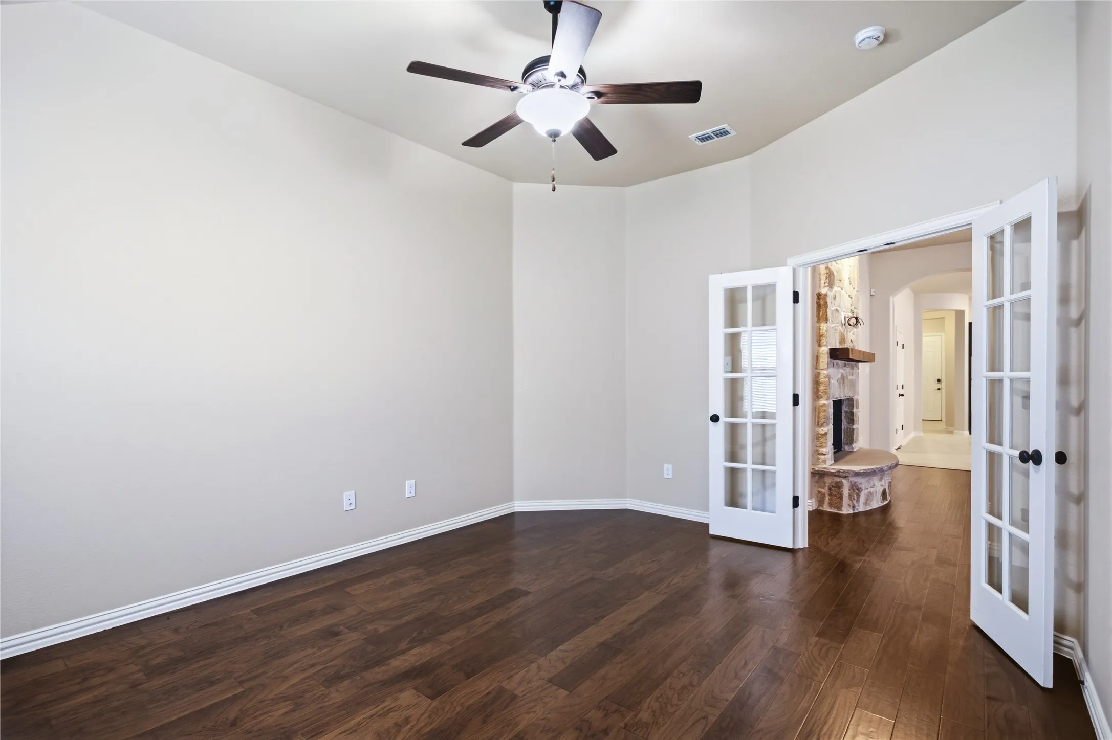 Single Family Residence For Rent in Kaufman County , 1004 Edgefield Lane, Forney, Texas 75126, 3 Bedroom, 3 Bathroom, 2 Garage spaces, 2,416 Sqft, built in 2015, mls#21373324, Real Estate Agent in Forney, Homes For Rent in Kaufman county, Homes For Rent in Forney, Realtor in Forney Texas, Real Estate Brokerage Independent Realty Texas, Luminita Cordes Realtor