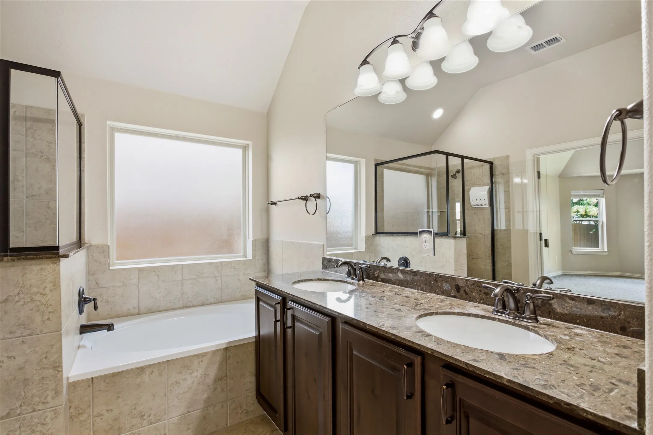 Single Family Residence For Rent in Kaufman County , 1004 Edgefield Lane, Forney, Texas 75126, 3 Bedroom, 3 Bathroom, 2 Garage spaces, 2,416 Sqft, built in 2015, mls#21373324, Real Estate Agent in Forney, Homes For Rent in Kaufman county, Homes For Rent in Forney, Realtor in Forney Texas, Real Estate Brokerage Independent Realty Texas, Luminita Cordes Realtor