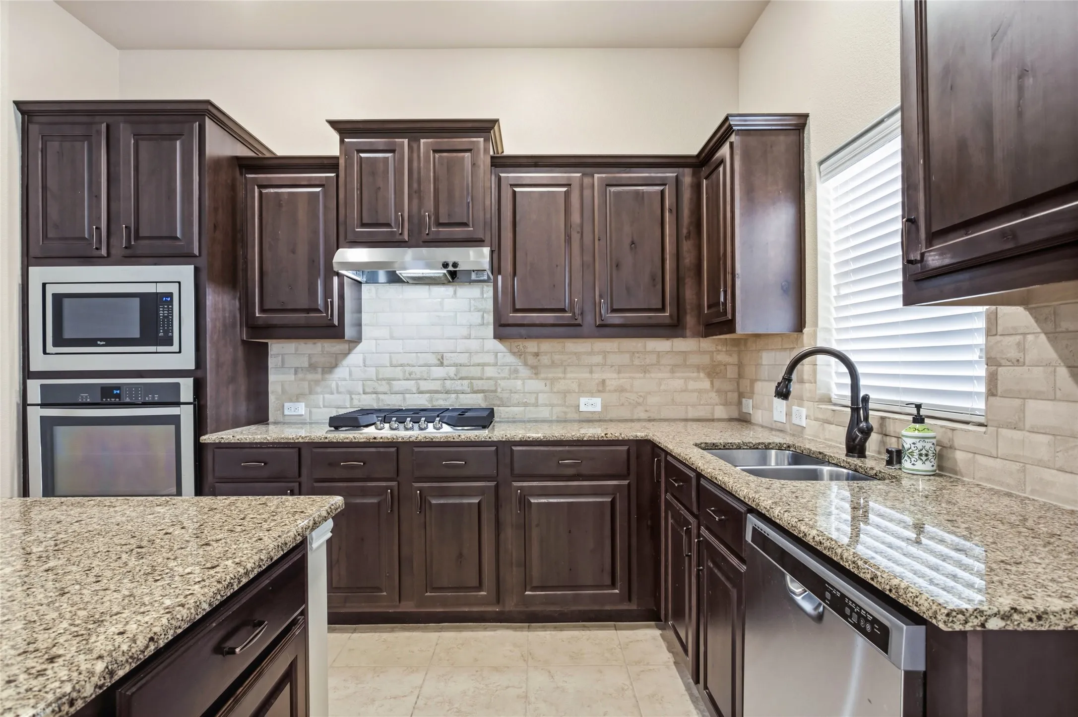 Single Family Residence For Rent in Kaufman County , 1004 Edgefield Lane, Forney, Texas 75126, 3 Bedroom, 3 Bathroom, 2 Garage spaces, 2,416 Sqft, built in 2015, mls#21373324, Real Estate Agent in Forney, Homes For Rent in Kaufman county, Homes For Rent in Forney, Realtor in Forney Texas, Real Estate Brokerage Independent Realty Texas, Luminita Cordes Realtor