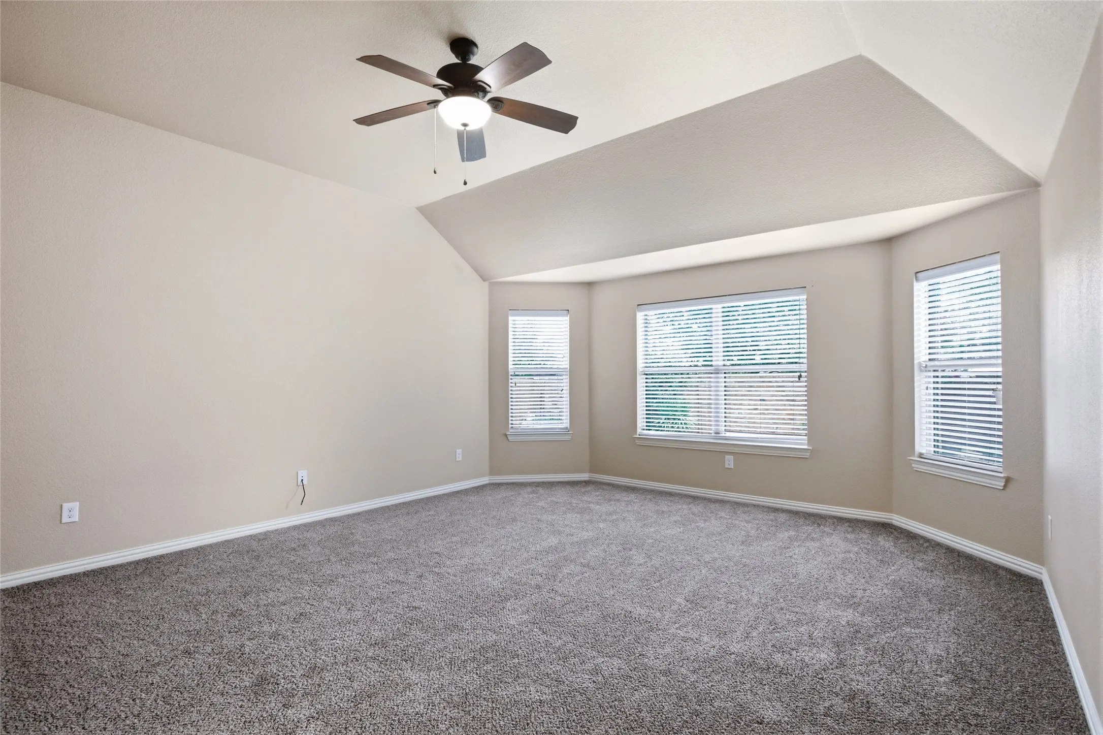 Single Family Residence For Rent in Kaufman County , 1004 Edgefield Lane, Forney, Texas 75126, 3 Bedroom, 3 Bathroom, 2 Garage spaces, 2,416 Sqft, built in 2015, mls#21373324, Real Estate Agent in Forney, Homes For Rent in Kaufman county, Homes For Rent in Forney, Realtor in Forney Texas, Real Estate Brokerage Independent Realty Texas, Luminita Cordes Realtor