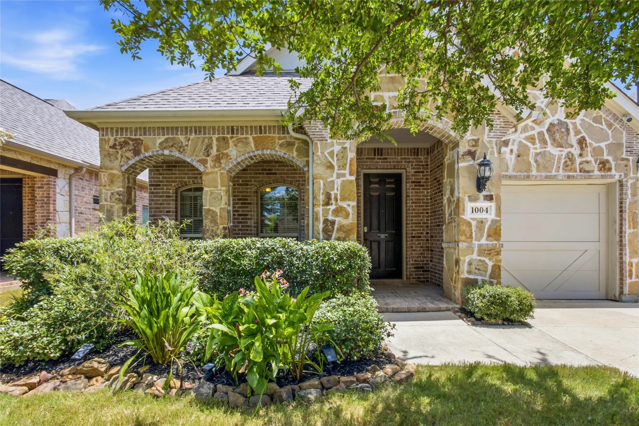 Single Family Residence For Rent in Kaufman County , 1004 Edgefield Lane, Forney, Texas 75126, 3 Bedroom, 3 Bathroom, 2 Garage spaces, 2,416 Sqft, built in 2015, mls#21373324, Real Estate Agent in Forney, Homes For Rent in Kaufman county, Homes For Rent in Forney, Realtor in Forney Texas, Real Estate Brokerage Independent Realty Texas, Luminita Cordes Realtor
