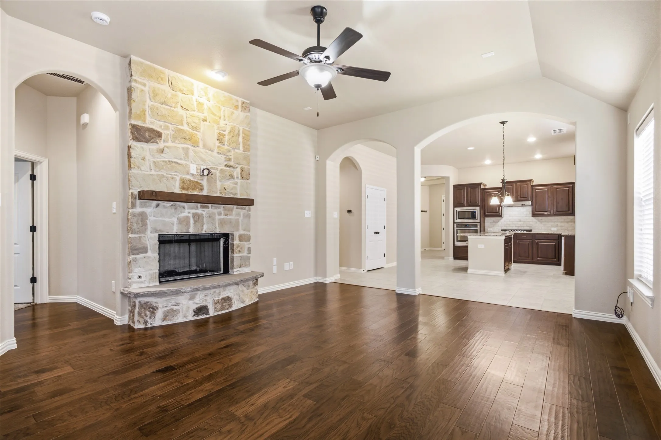 Single Family Residence For Rent in Kaufman County , 1004 Edgefield Lane, Forney, Texas 75126, 3 Bedroom, 3 Bathroom, 2 Garage spaces, 2,416 Sqft, built in 2015, mls#21373324, Real Estate Agent in Forney, Homes For Rent in Kaufman county, Homes For Rent in Forney, Realtor in Forney Texas, Real Estate Brokerage Independent Realty Texas, Luminita Cordes Realtor