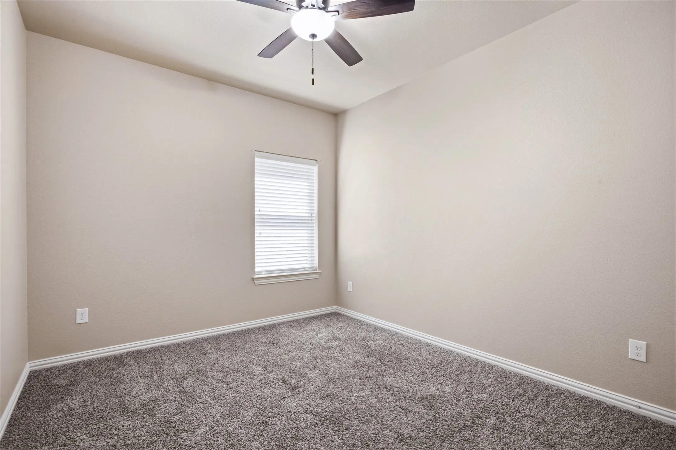 Single Family Residence For Rent in Kaufman County , 1004 Edgefield Lane, Forney, Texas 75126, 3 Bedroom, 3 Bathroom, 2 Garage spaces, 2,416 Sqft, built in 2015, mls#21373324, Real Estate Agent in Forney, Homes For Rent in Kaufman county, Homes For Rent in Forney, Realtor in Forney Texas, Real Estate Brokerage Independent Realty Texas, Luminita Cordes Realtor
