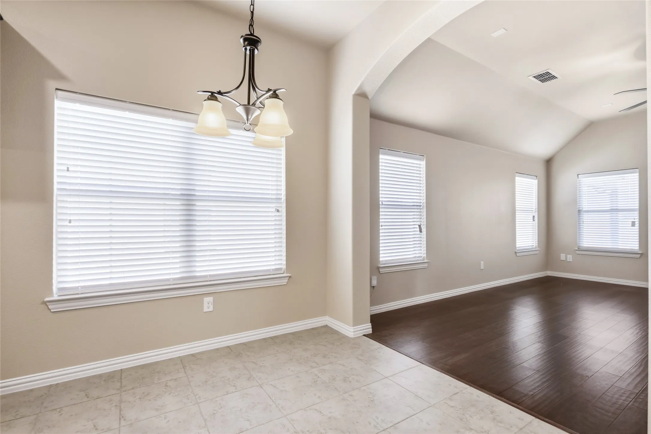 Single Family Residence For Rent in Kaufman County , 1004 Edgefield Lane, Forney, Texas 75126, 3 Bedroom, 3 Bathroom, 2 Garage spaces, 2,416 Sqft, built in 2015, mls#21373324, Real Estate Agent in Forney, Homes For Rent in Kaufman county, Homes For Rent in Forney, Realtor in Forney Texas, Real Estate Brokerage Independent Realty Texas, Luminita Cordes Realtor