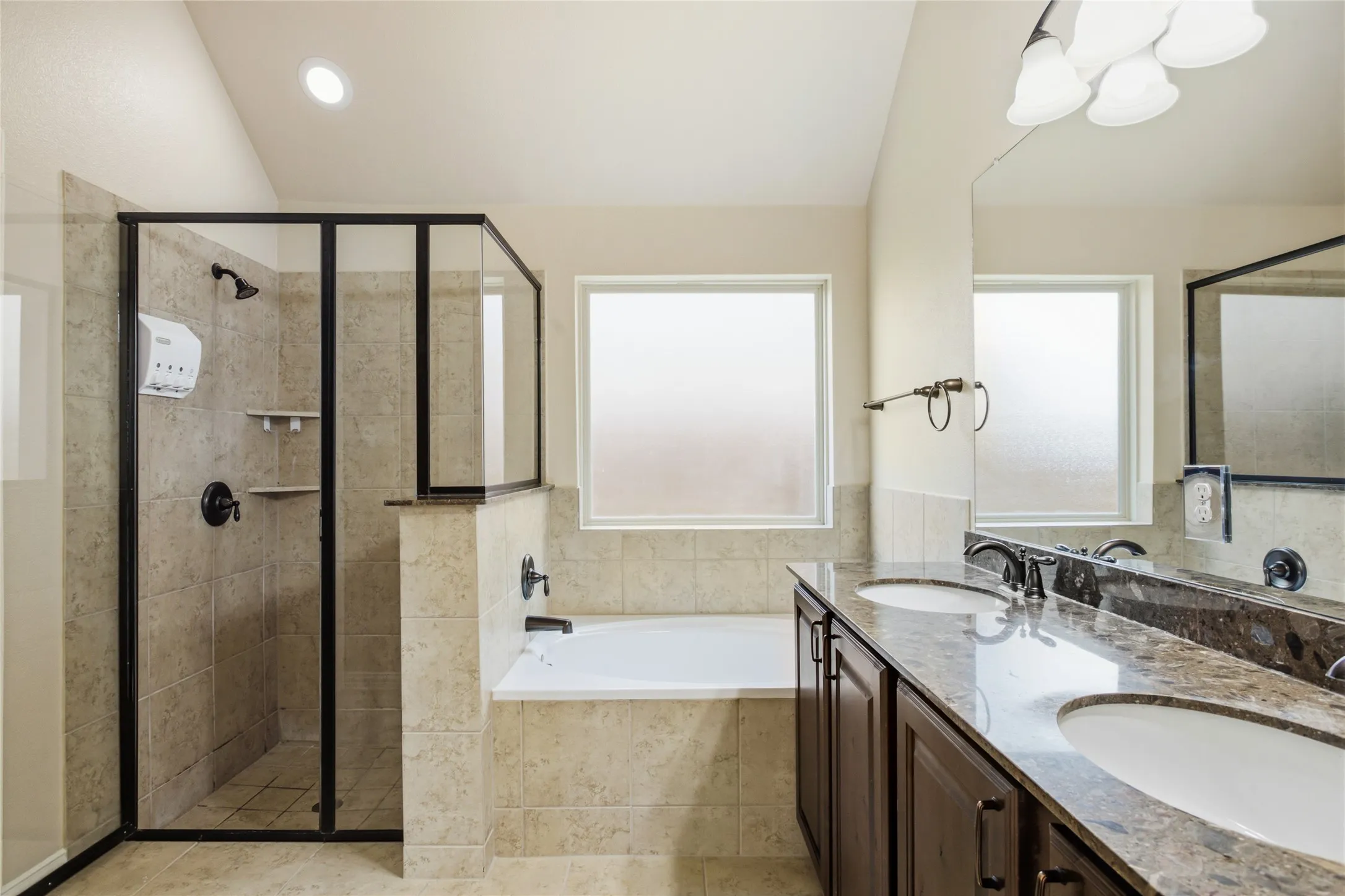 Single Family Residence For Rent in Kaufman County , 1004 Edgefield Lane, Forney, Texas 75126, 3 Bedroom, 3 Bathroom, 2 Garage spaces, 2,416 Sqft, built in 2015, mls#21373324, Real Estate Agent in Forney, Homes For Rent in Kaufman county, Homes For Rent in Forney, Realtor in Forney Texas, Real Estate Brokerage Independent Realty Texas, Luminita Cordes Realtor