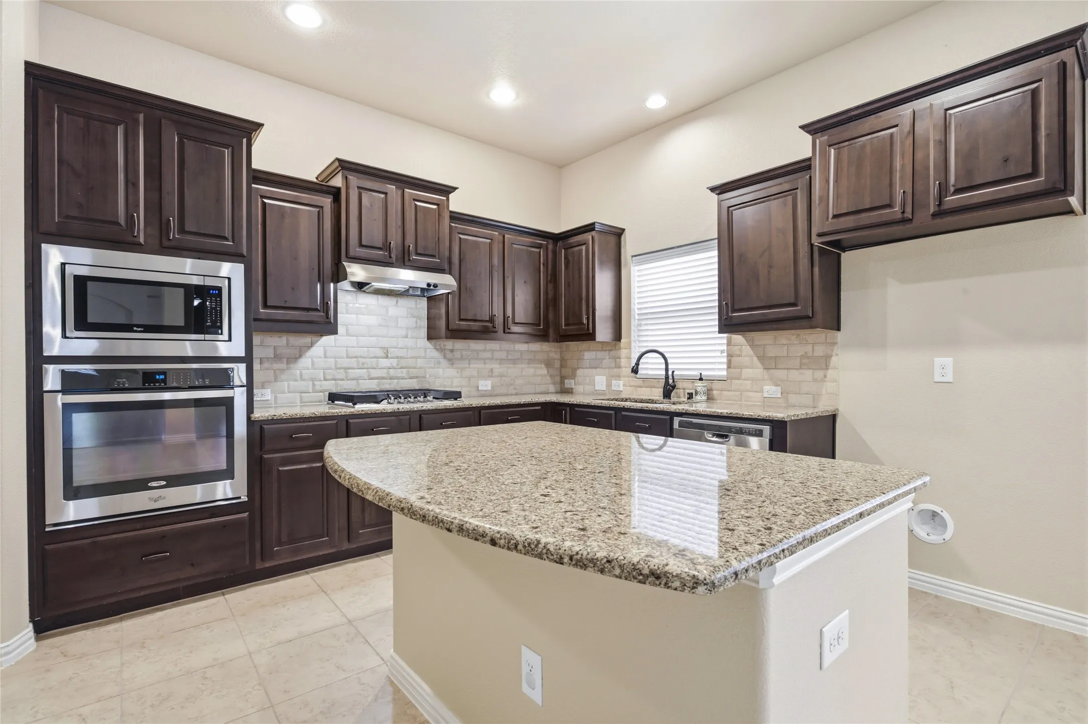 Single Family Residence For Rent in Kaufman County , 1004 Edgefield Lane, Forney, Texas 75126, 3 Bedroom, 3 Bathroom, 2 Garage spaces, 2,416 Sqft, built in 2015, mls#21373324, Real Estate Agent in Forney, Homes For Rent in Kaufman county, Homes For Rent in Forney, Realtor in Forney Texas, Real Estate Brokerage Independent Realty Texas, Luminita Cordes Realtor
