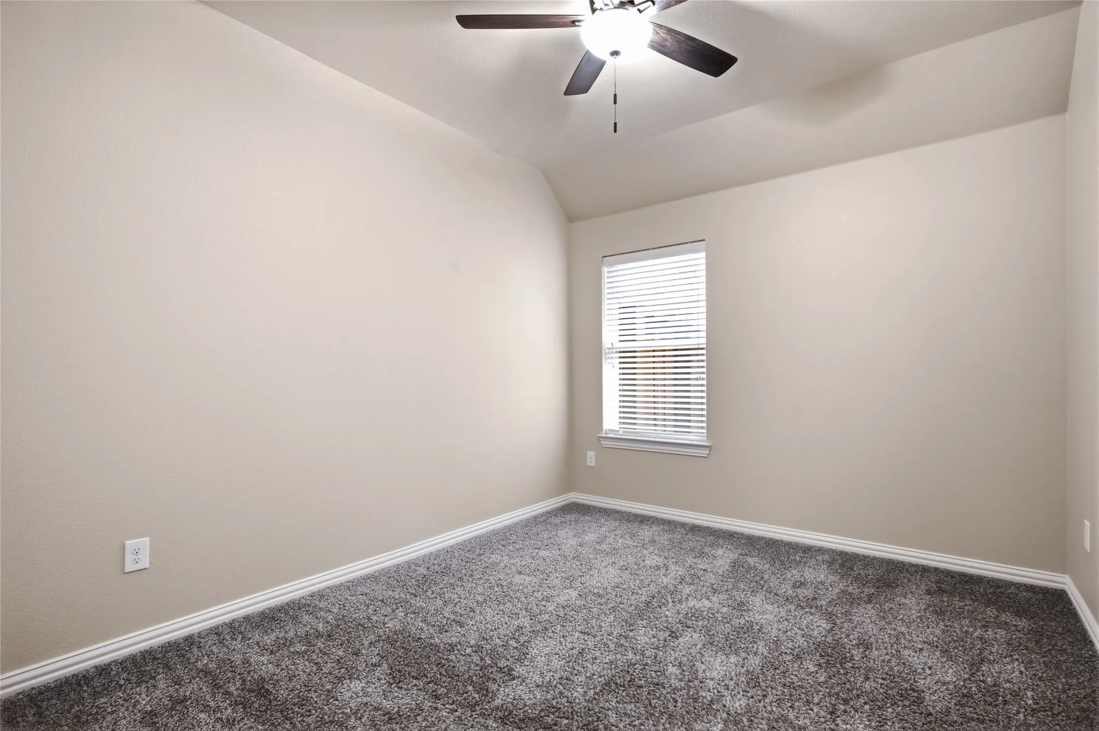 Single Family Residence For Rent in Kaufman County , 1004 Edgefield Lane, Forney, Texas 75126, 3 Bedroom, 3 Bathroom, 2 Garage spaces, 2,416 Sqft, built in 2015, mls#21373324, Real Estate Agent in Forney, Homes For Rent in Kaufman county, Homes For Rent in Forney, Realtor in Forney Texas, Real Estate Brokerage Independent Realty Texas, Luminita Cordes Realtor