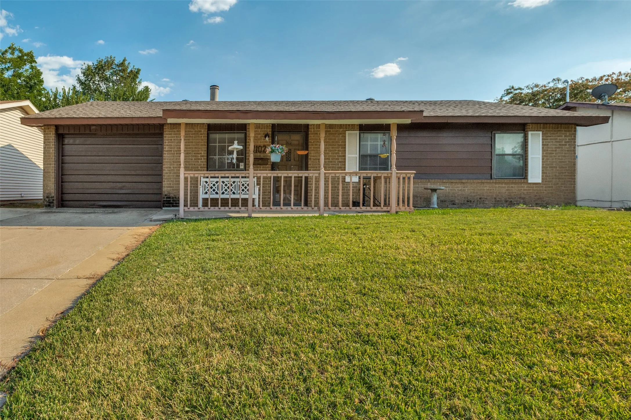 Single Family Residence For Sale in Denton County , 1102 Springwood Drive, Lewisville, Texas 75067, 2 Bedroom, 2 Bathroom, 1 Garage spaces, 1,279 Sqft, built in 1970, mls#21372940, Real Estate Agent in Lewisville, Homes For Sale in Denton county, Homes For Sale in Lewisville, Realtor in Lewisville Texas, Real Estate Brokerage Independent Realty Texas, Luminita Cordes Realtor